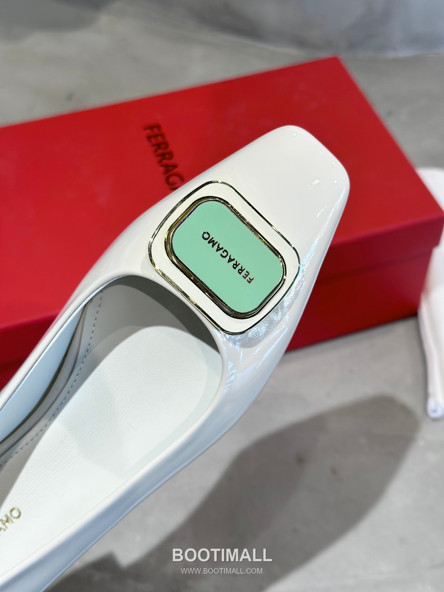 Salvatore Ferragamo Gancini Patent Leather Ballet Flats 살바토레 페라가모 간치니 페이턴트 레더 발레리나 플랫 504845 2cm 8