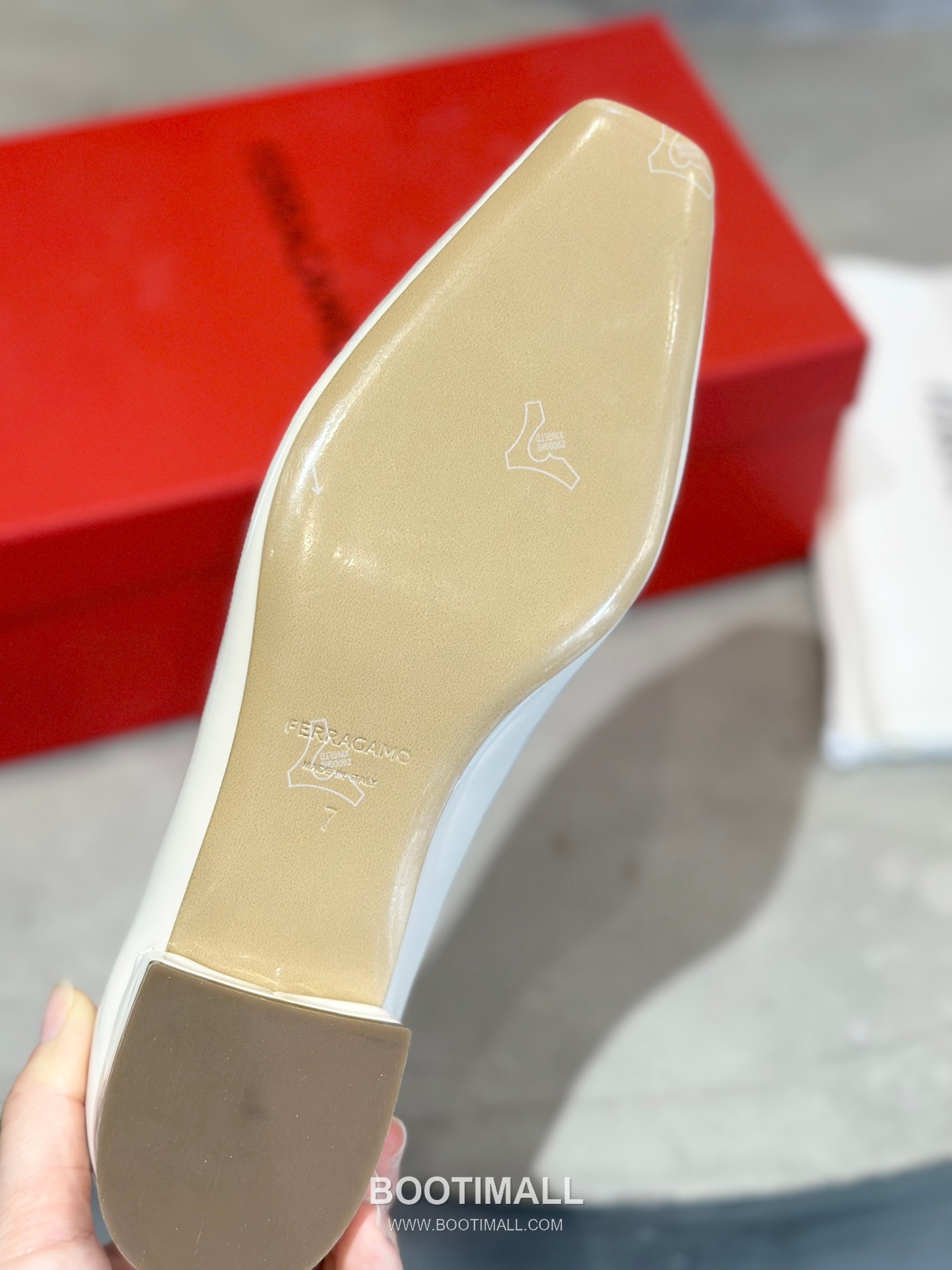 Salvatore Ferragamo Gancini Patent Leather Ballet Flats 살바토레 페라가모 간치니 페이턴트 레더 발레리나 플랫 504845 2cm 9
