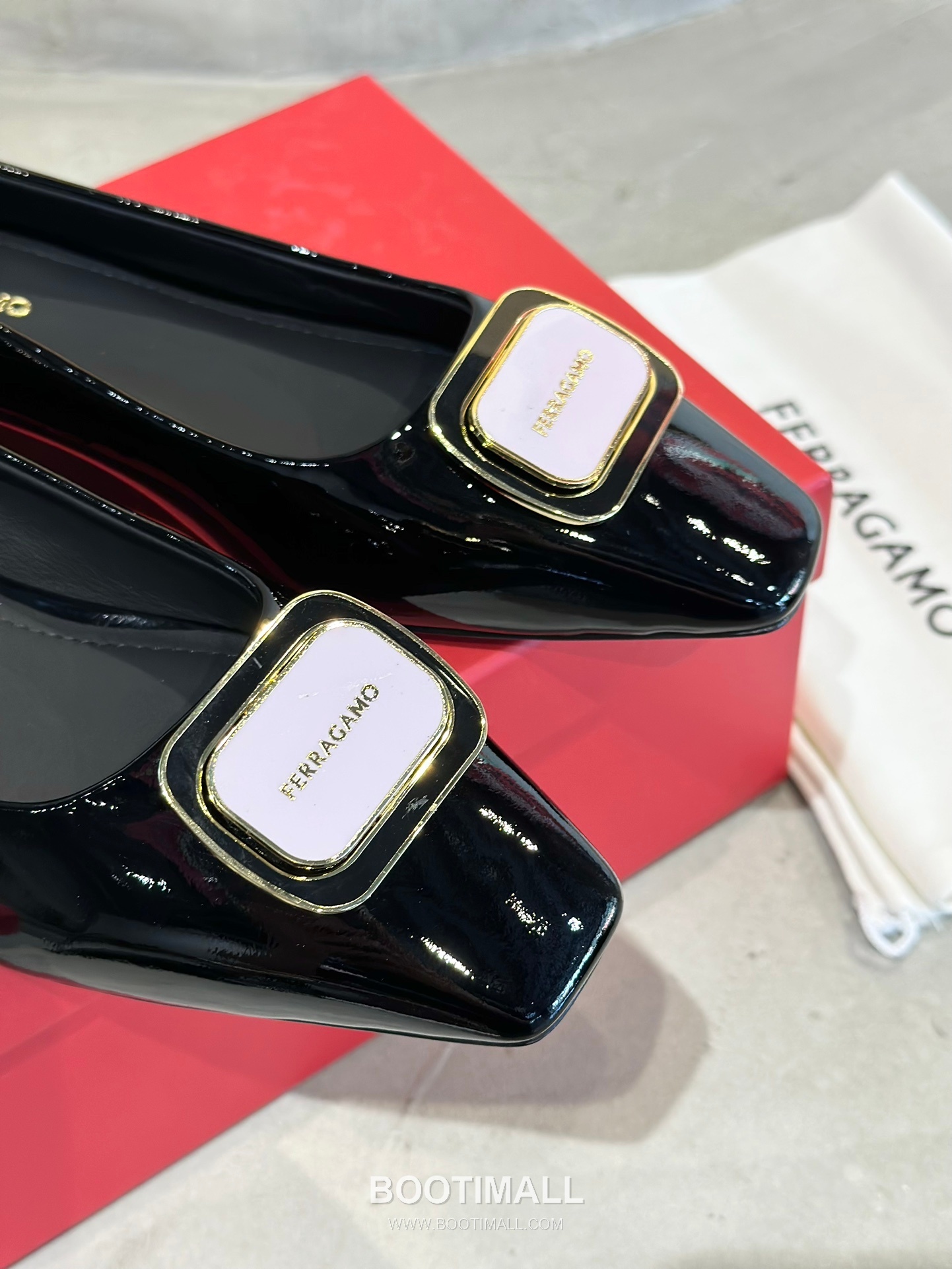 Salvatore Ferragamo Gancini Patent Leather Ballet Flats 살바토레 페라가모 간치니 페이턴트 레더 발레리나 플랫 504845 2cm 8