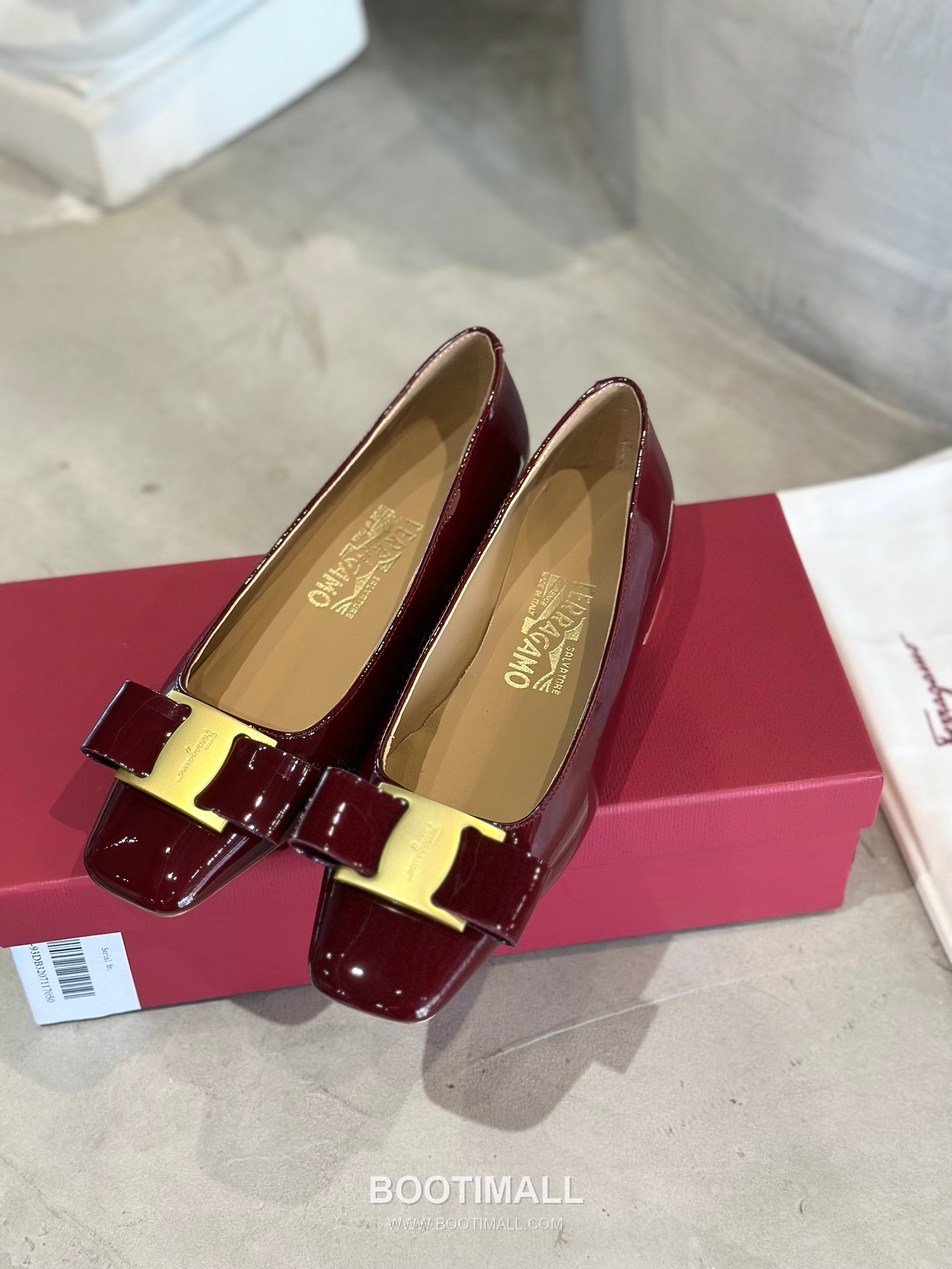 Salvatore Ferragamo Vara Bow Patent Leather Square Toe Pumps 살바토레 페라가모 바라 리본 페이턴트 레더 스퀘어 토 펌프스 504845 4.5cm 4