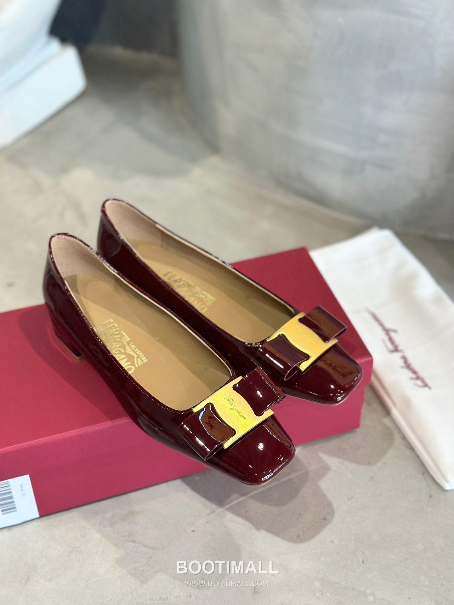 Salvatore Ferragamo Vara Bow Patent Leather Square Toe Pumps 살바토레 페라가모 바라 리본 페이턴트 레더 스퀘어 토 펌프스 504845 4.5cm 5