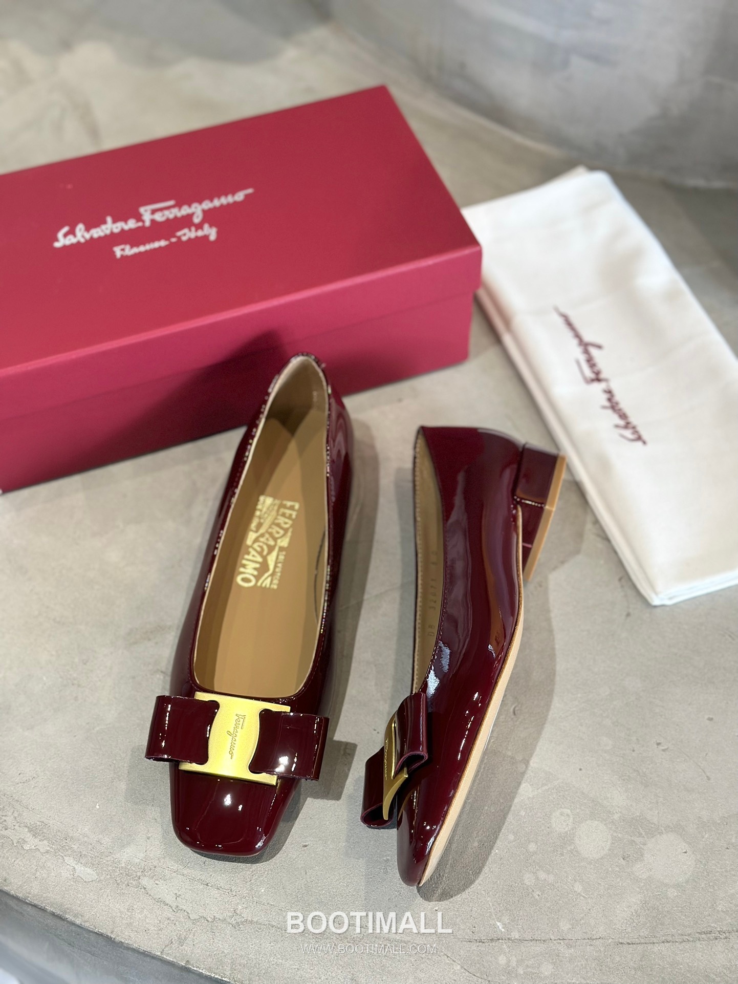Salvatore Ferragamo Vara Bow Patent Leather Square Toe Pumps 살바토레 페라가모 바라 리본 페이턴트 레더 스퀘어 토 펌프스 504845 4.5cm 8