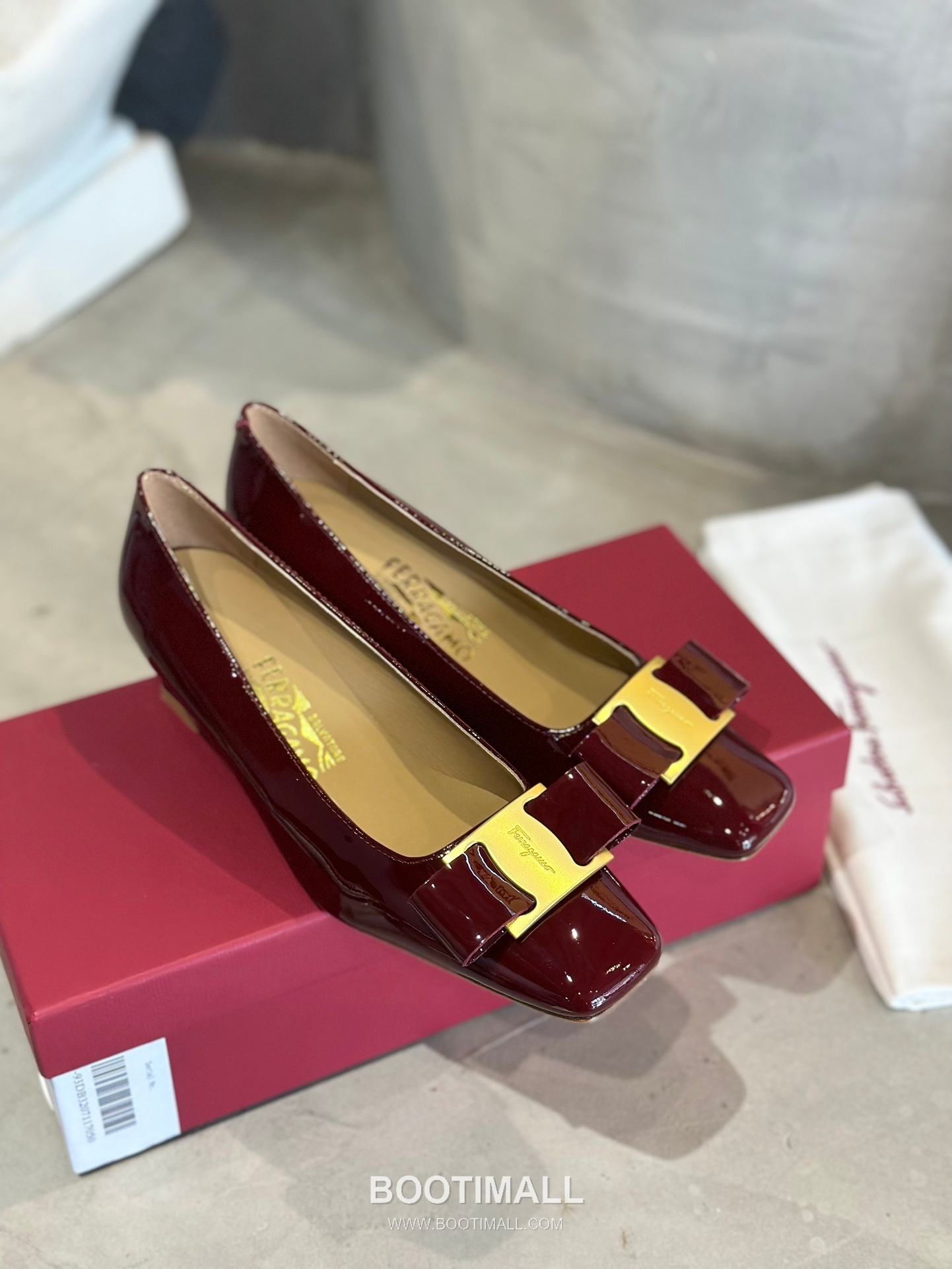 Salvatore Ferragamo Vara Bow Patent Leather Square Toe Low Heel Pumps 살바토레 페라가모 바라 리본 페이턴트 레더 스퀘어 토 로우 힐 펌프스 504845 2.5cm 3
