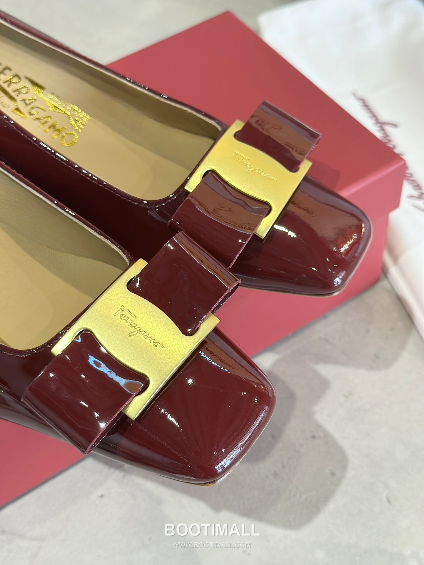 Salvatore Ferragamo Vara Bow Patent Leather Square Toe Low Heel Pumps 살바토레 페라가모 바라 리본 페이턴트 레더 스퀘어 토 로우 힐 펌프스 504845 2.5cm 4