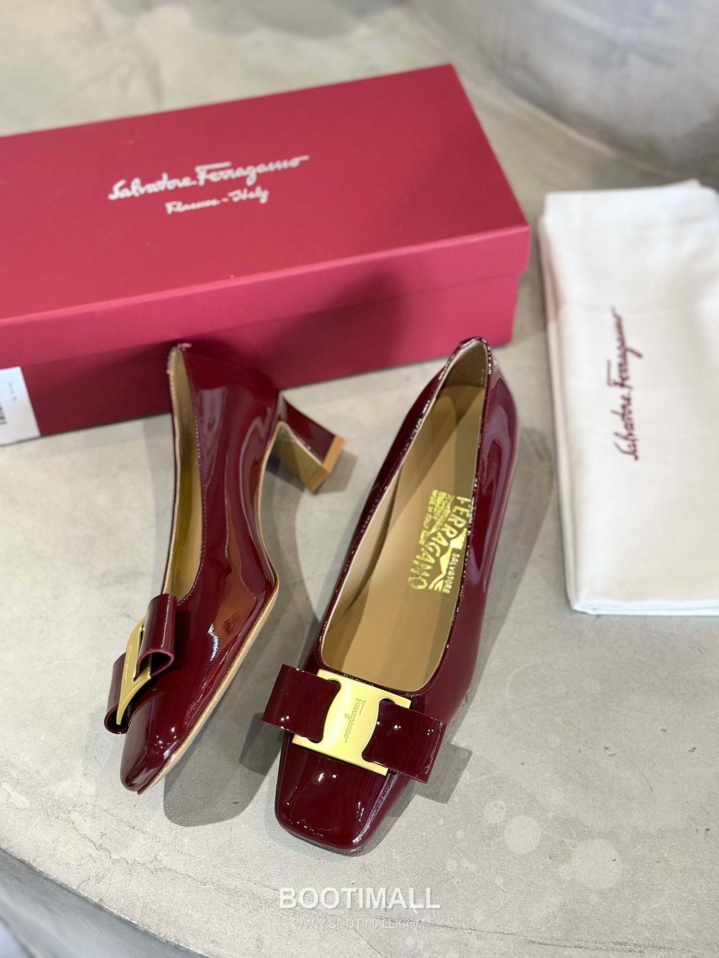 Salvatore Ferragamo Vara Bow Patent Leather Square Toe Low Heel Pumps 살바토레 페라가모 바라 리본 페이턴트 레더 스퀘어 토 로우 힐 펌프스 504845 2.5cm 6