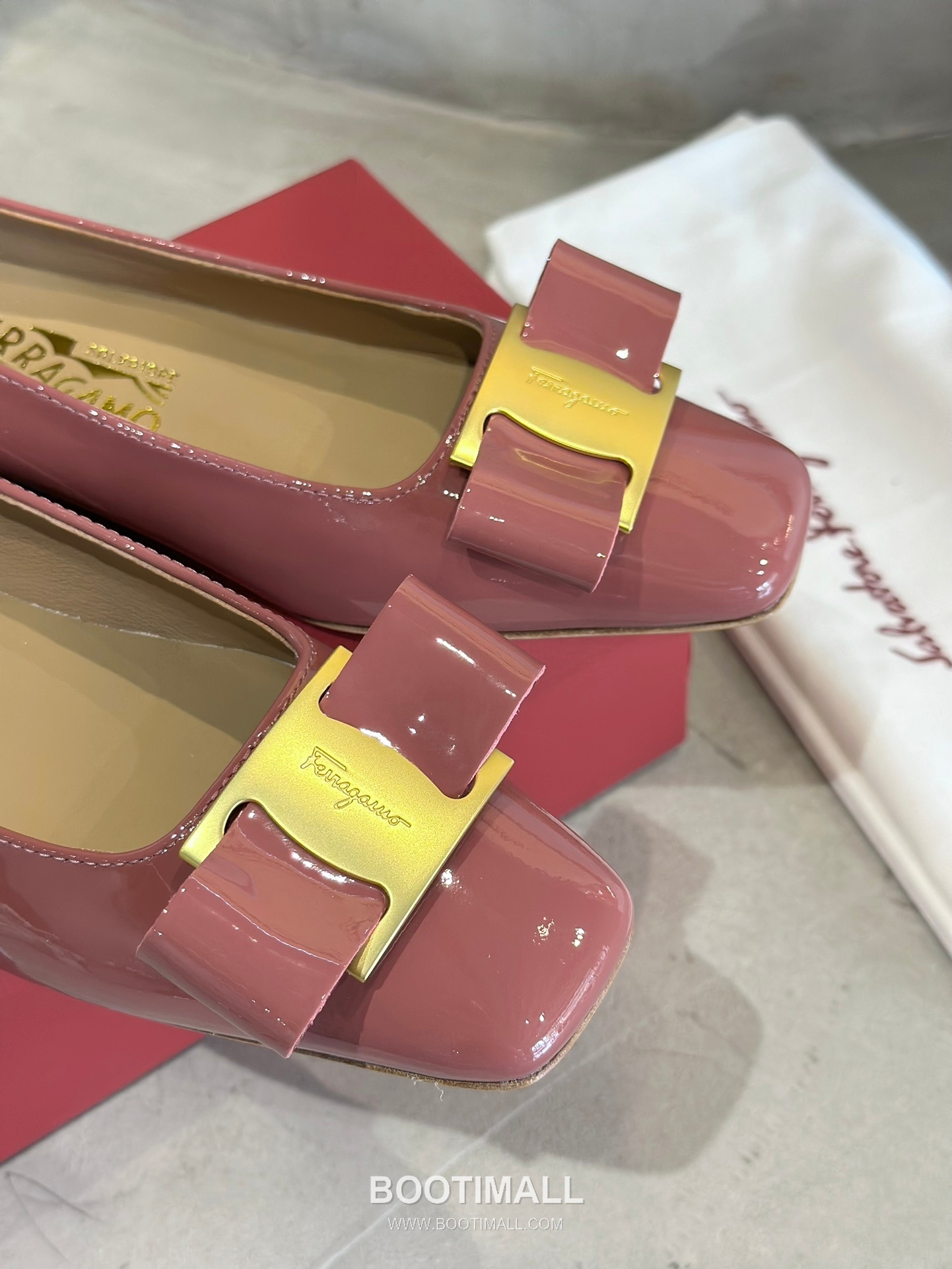 Salvatore Ferragamo Vara Bow Patent Leather Square Toe Pumps 살바토레 페라가모 바라 리본 페이턴트 레더 스퀘어 토 펌프스 504845 4.5cm 3