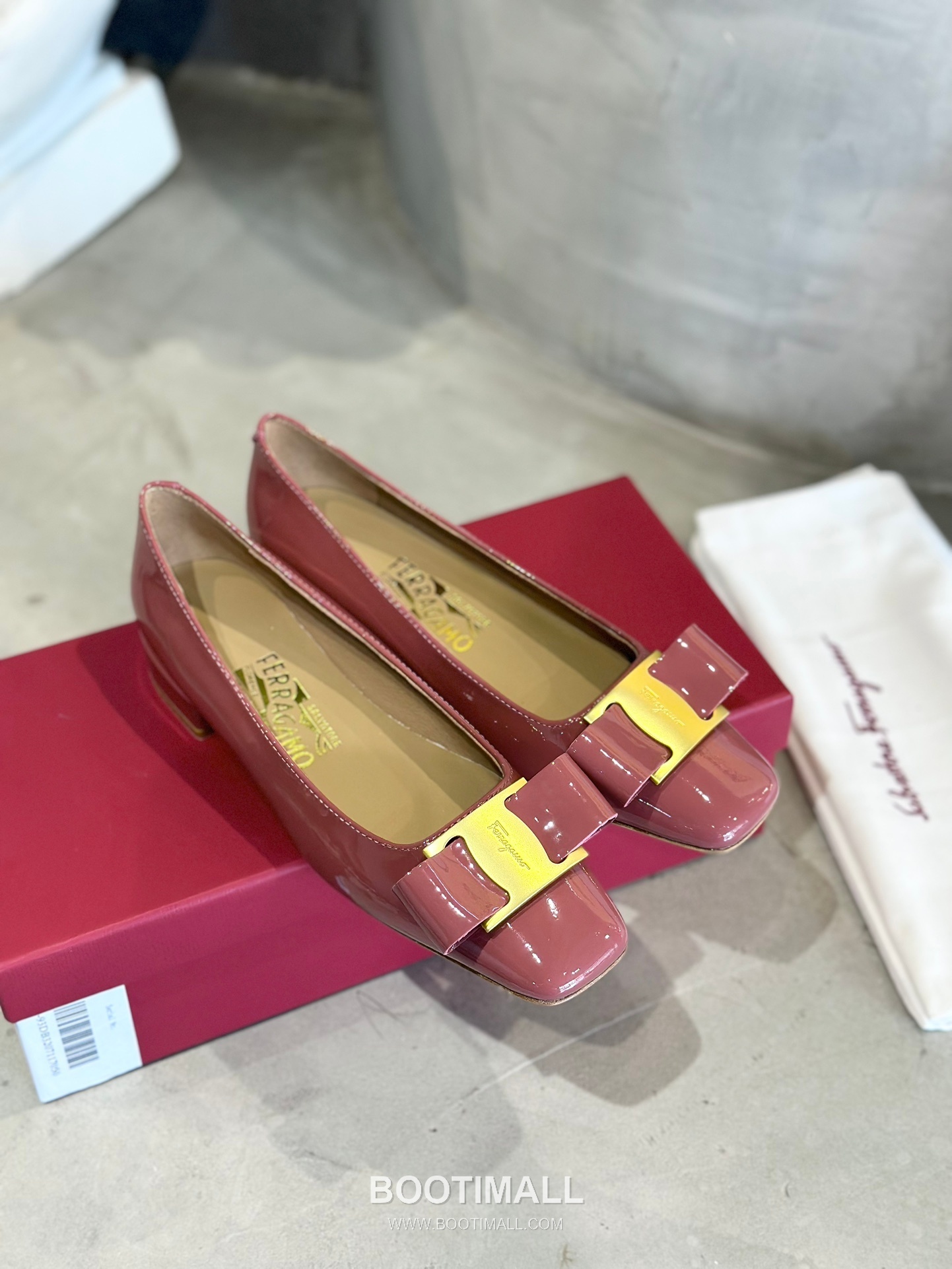 Salvatore Ferragamo Vara Bow Patent Leather Square Toe Pumps 살바토레 페라가모 바라 리본 페이턴트 레더 스퀘어 토 펌프스 504845 4.5cm 5