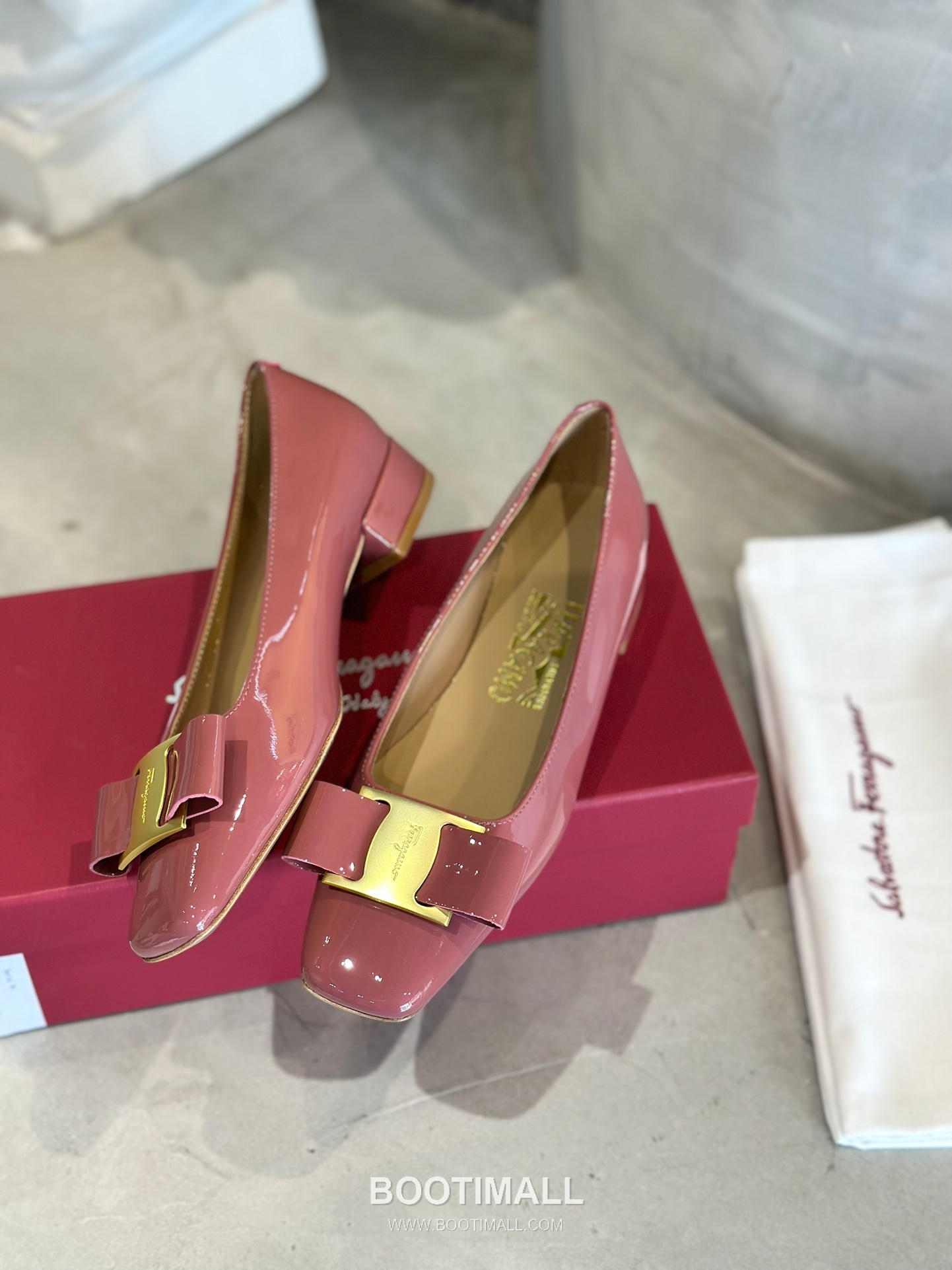Salvatore Ferragamo Vara Bow Patent Leather Square Toe Pumps 살바토레 페라가모 바라 리본 페이턴트 레더 스퀘어 토 펌프스 504845 4.5cm 6
