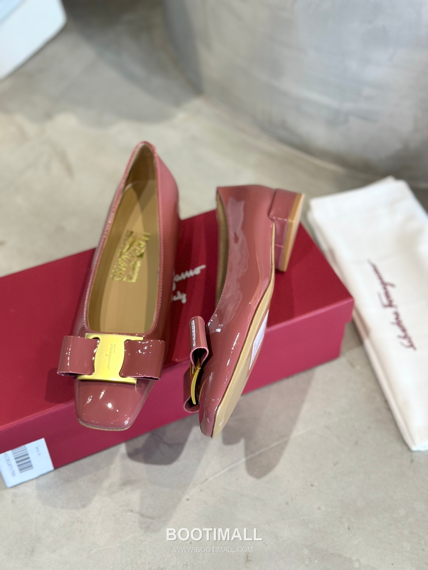 Salvatore Ferragamo Vara Bow Patent Leather Square Toe Pumps 살바토레 페라가모 바라 리본 페이턴트 레더 스퀘어 토 펌프스 504845 4.5cm 7