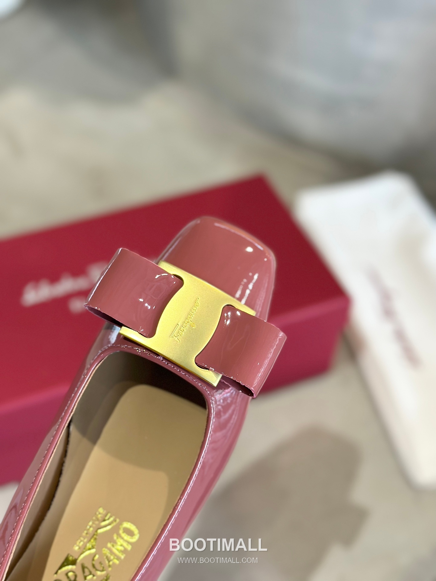 Salvatore Ferragamo Vara Bow Patent Leather Square Toe Pumps 살바토레 페라가모 바라 리본 페이턴트 레더 스퀘어 토 펌프스 504845 4.5cm 8