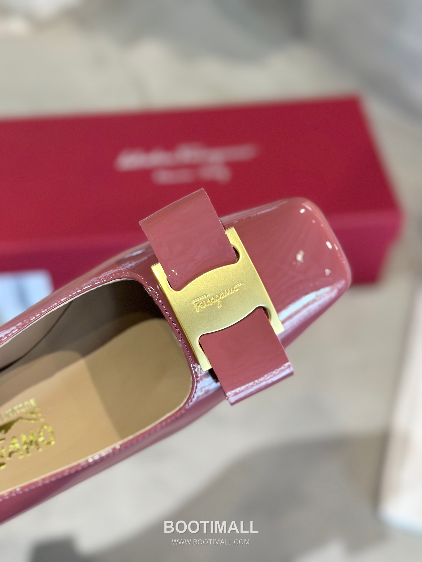 Salvatore Ferragamo Vara Bow Patent Leather Square Toe Low Heel Pumps 살바토레 페라가모 바라 리본 페이턴트 레더 스퀘어 토 로우 힐 펌프스 504845 2.5cm 3