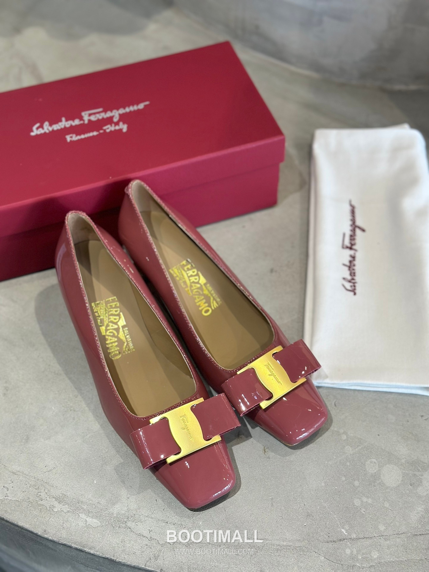 Salvatore Ferragamo Vara Bow Patent Leather Square Toe Low Heel Pumps 살바토레 페라가모 바라 리본 페이턴트 레더 스퀘어 토 로우 힐 펌프스 504845 2.5cm 4