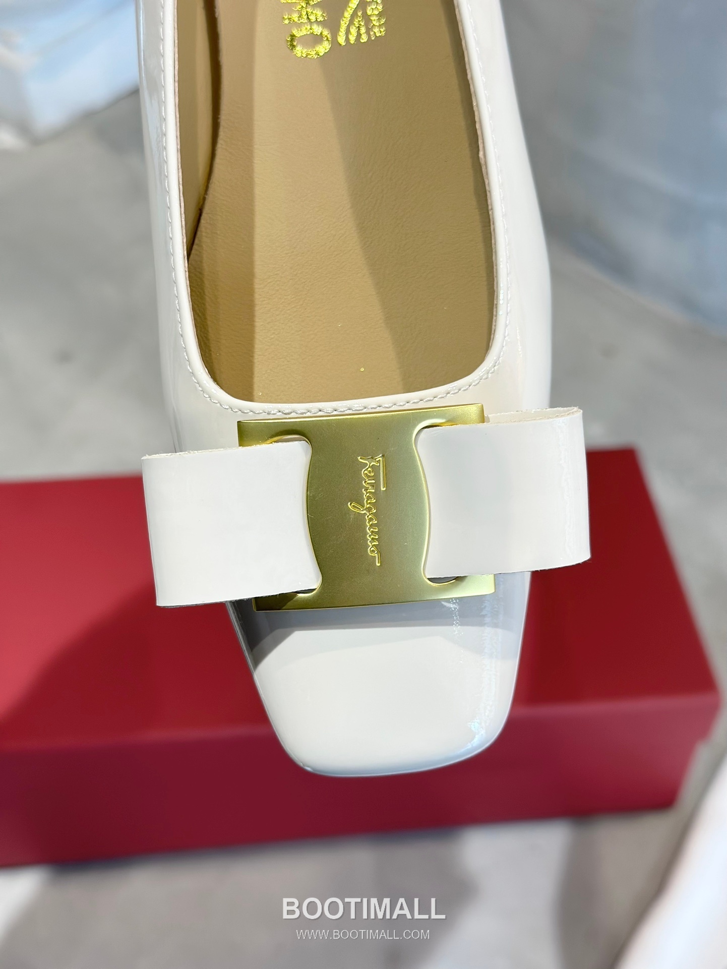 Salvatore Ferragamo Vara Bow Patent Leather Square Toe Pumps 살바토레 페라가모 바라 리본 페이턴트 레더 스퀘어 토 펌프스 504845 4.5cm 4