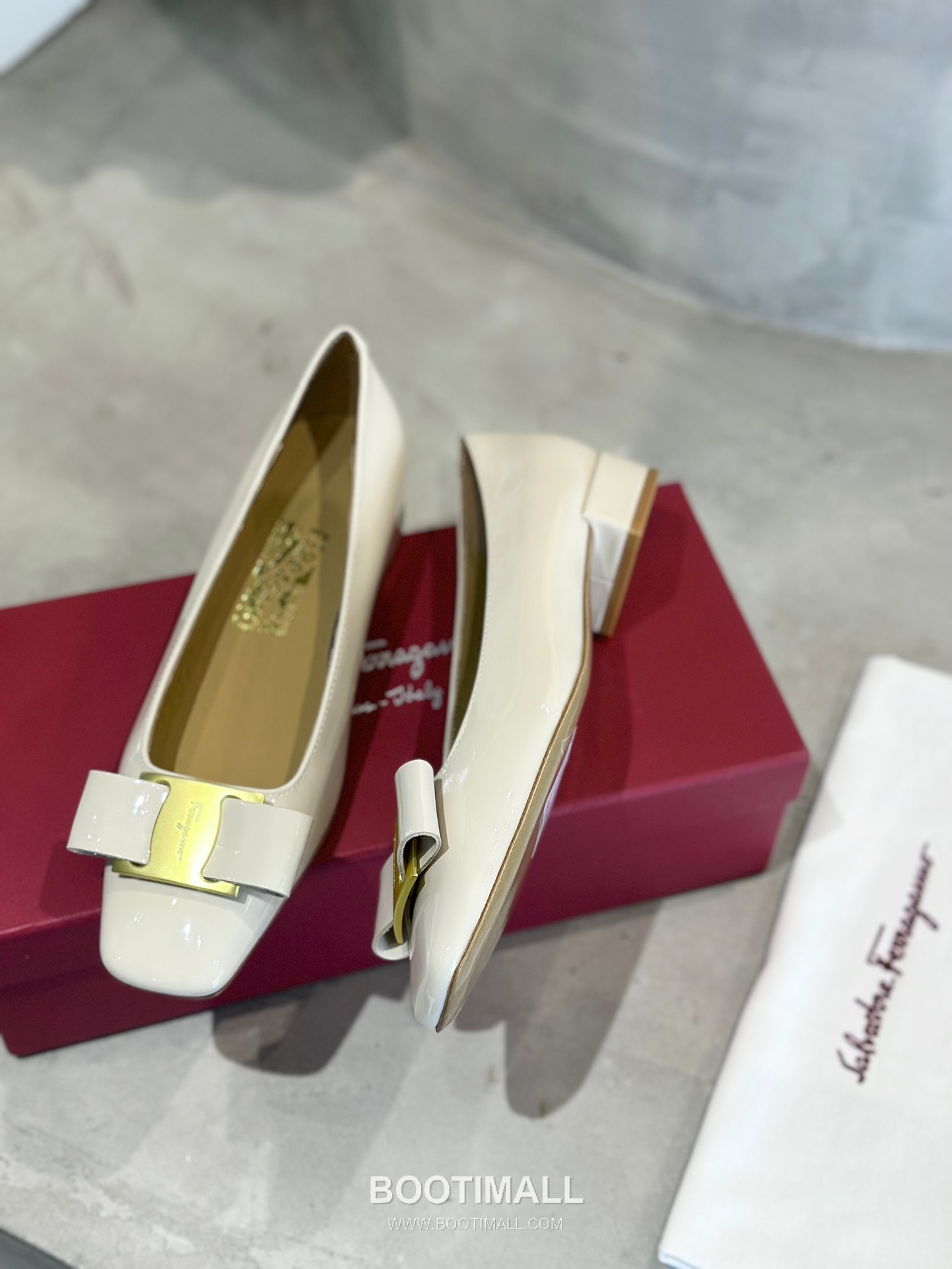 Salvatore Ferragamo Vara Bow Patent Leather Square Toe Pumps 살바토레 페라가모 바라 리본 페이턴트 레더 스퀘어 토 펌프스 504845 4.5cm 5