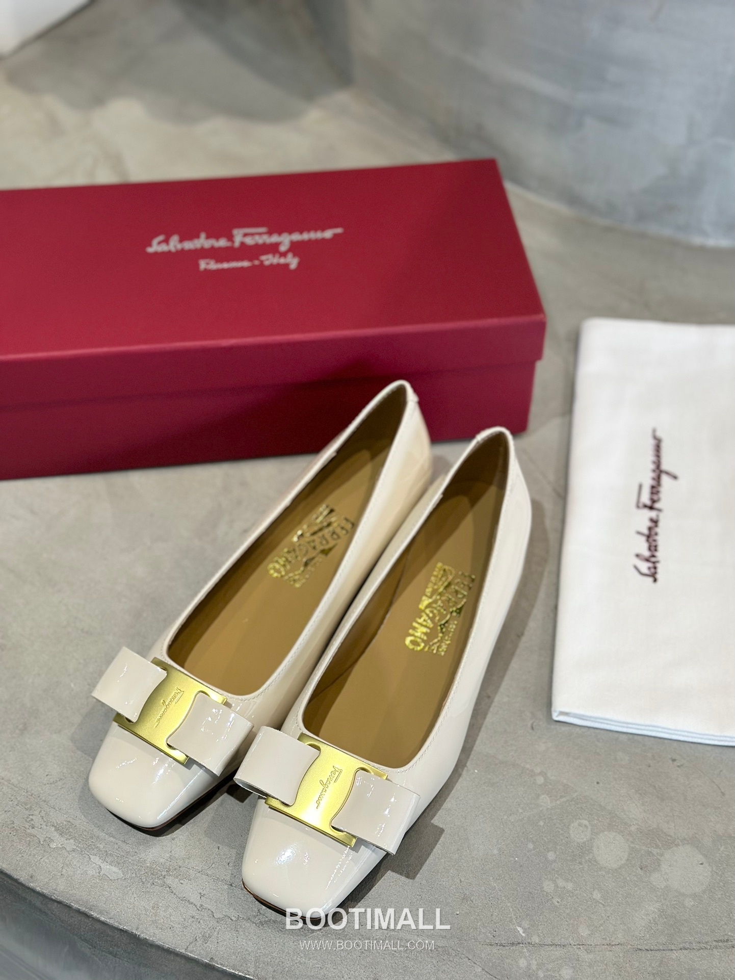 Salvatore Ferragamo Vara Bow Patent Leather Square Toe Pumps 살바토레 페라가모 바라 리본 페이턴트 레더 스퀘어 토 펌프스 504845 4.5cm 6