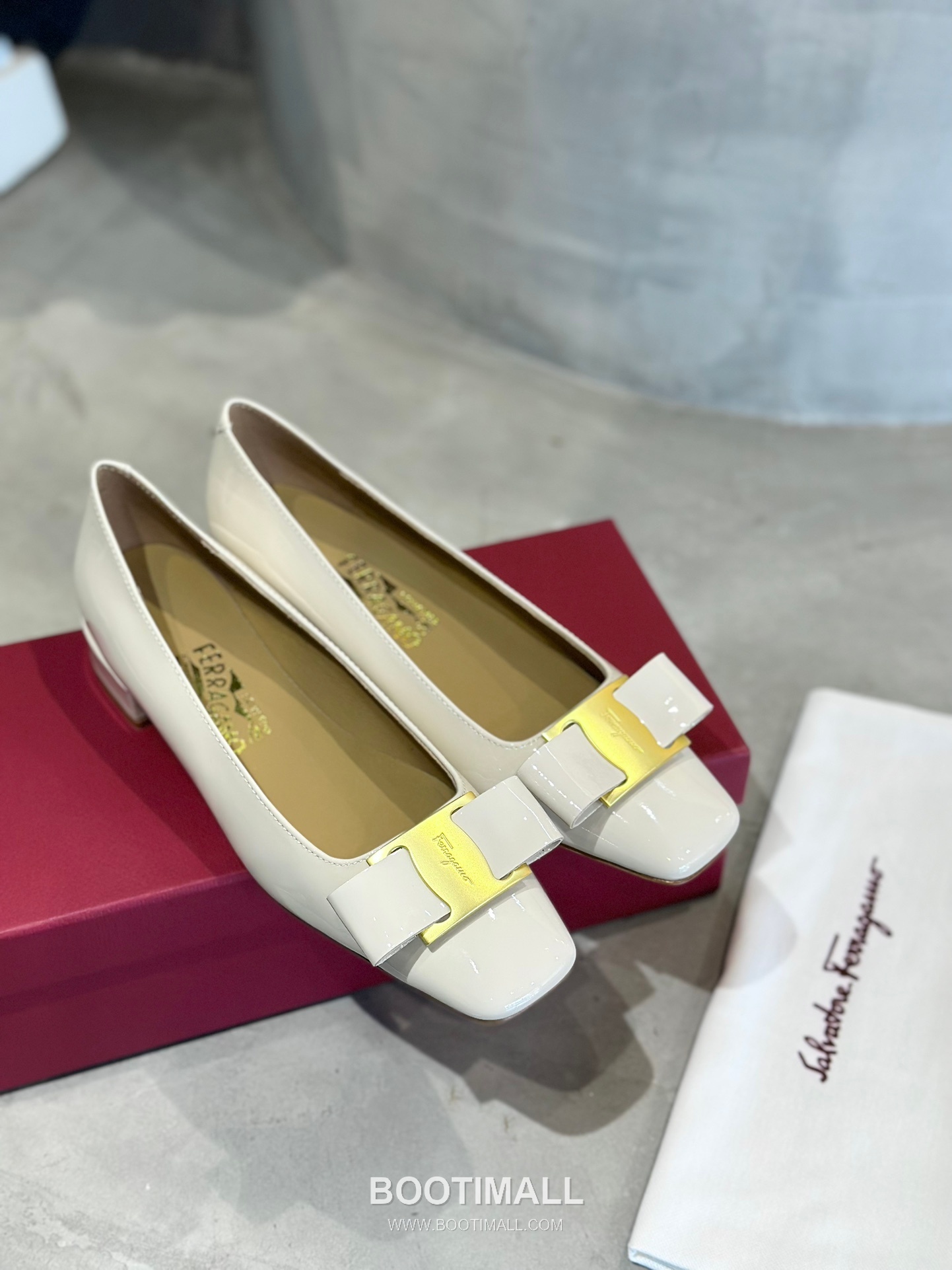 Salvatore Ferragamo Vara Bow Patent Leather Square Toe Pumps 살바토레 페라가모 바라 리본 페이턴트 레더 스퀘어 토 펌프스 504845 4.5cm 8