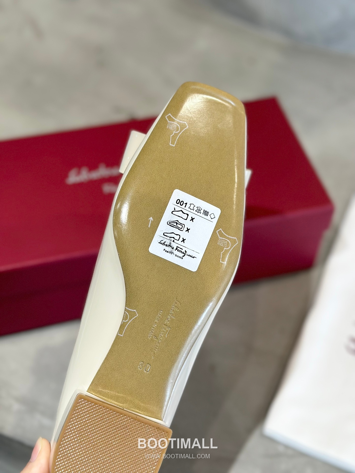 Salvatore Ferragamo Vara Bow Patent Leather Square Toe Pumps 살바토레 페라가모 바라 리본 페이턴트 레더 스퀘어 토 펌프스 504845 4.5cm 9