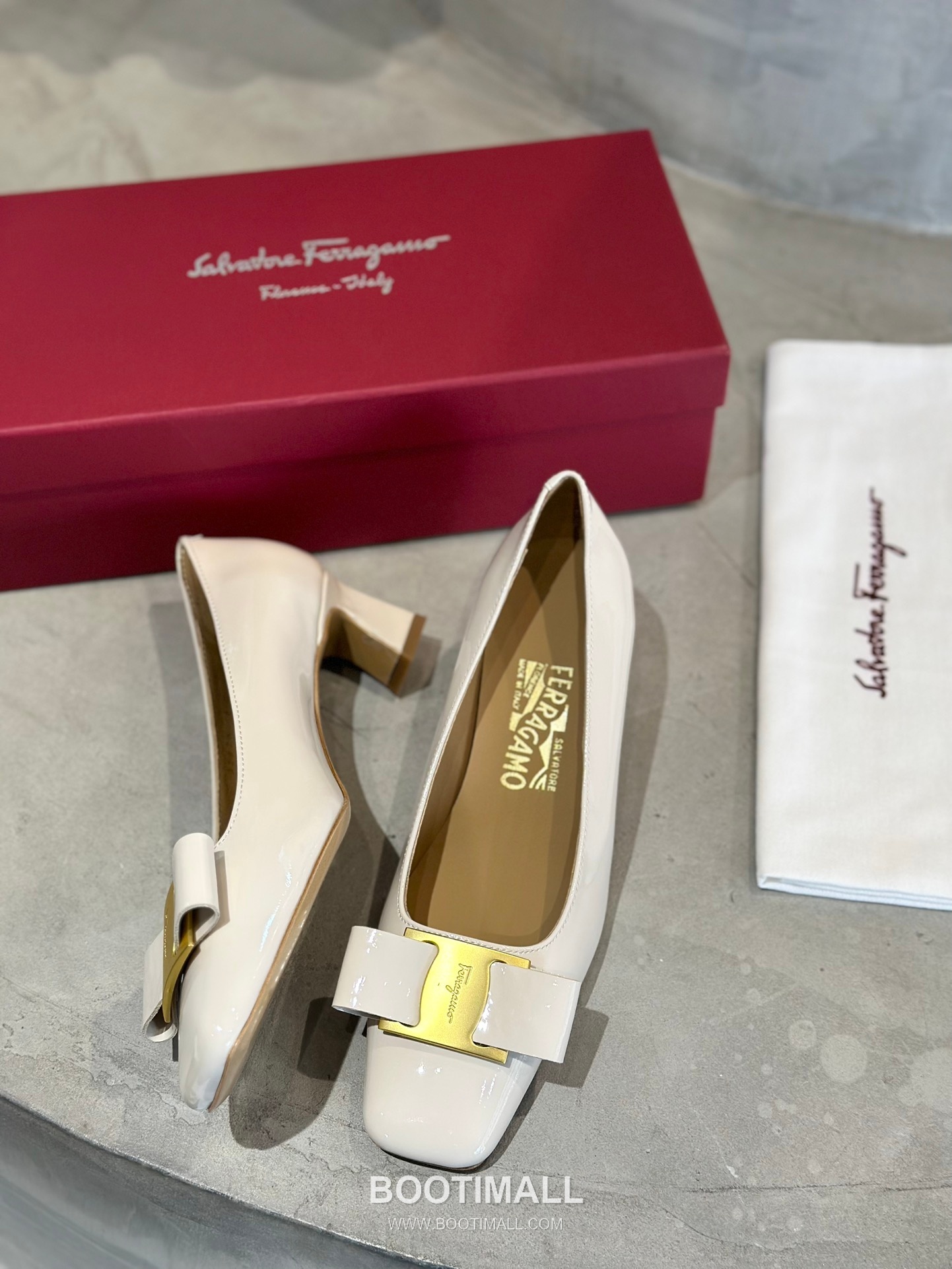 Salvatore Ferragamo Vara Bow Patent Leather Square Toe Low Heel Pumps 살바토레 페라가모 바라 리본 페이턴트 레더 스퀘어 토 로우 힐 펌프스 504845 2.5cm 6