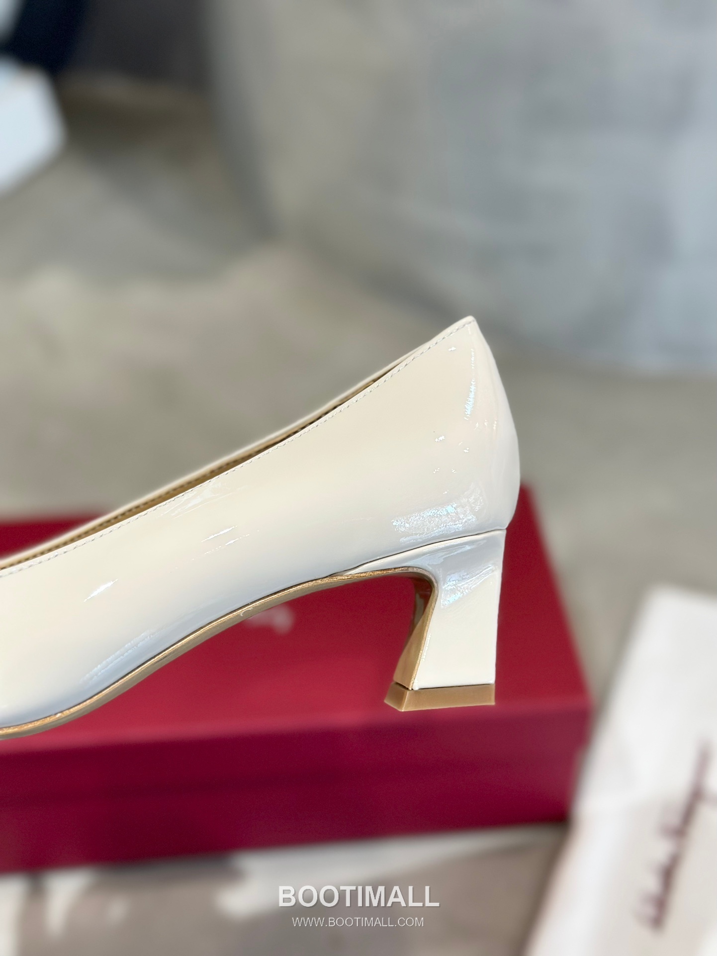 Salvatore Ferragamo Vara Bow Patent Leather Square Toe Low Heel Pumps 살바토레 페라가모 바라 리본 페이턴트 레더 스퀘어 토 로우 힐 펌프스 504845 2.5cm 8