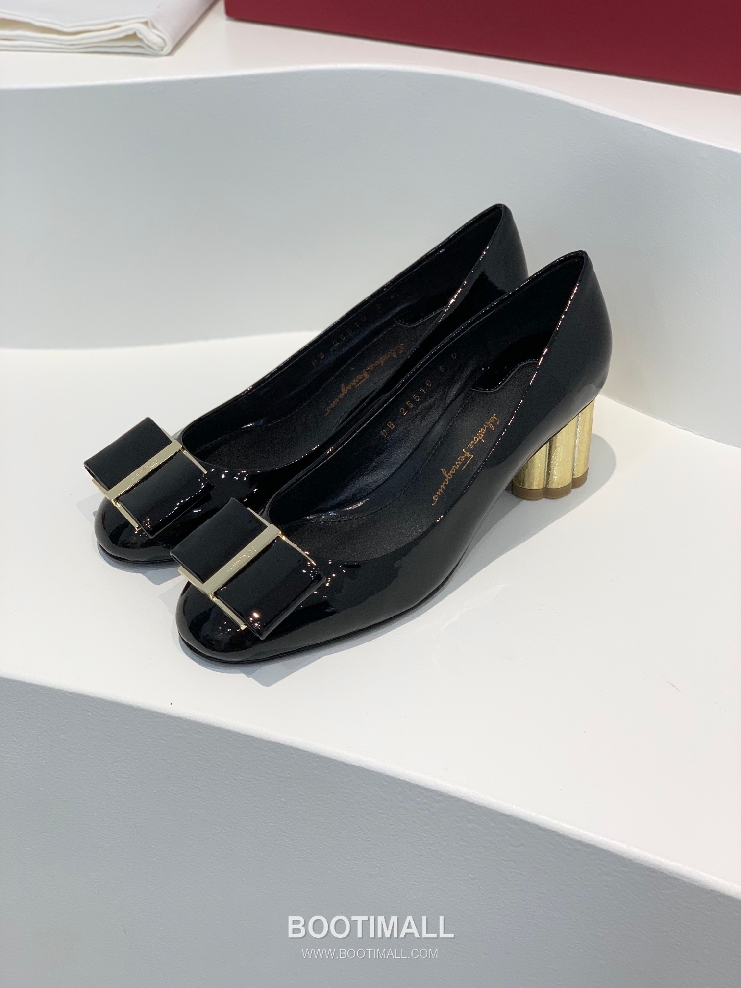 Salvatore Ferragamo Vara Bow Velvet Mid Heel Pumps 살바토레 페라가모 바라 리본 벨벳 미들 힐 펌프스 504845 5cm 1