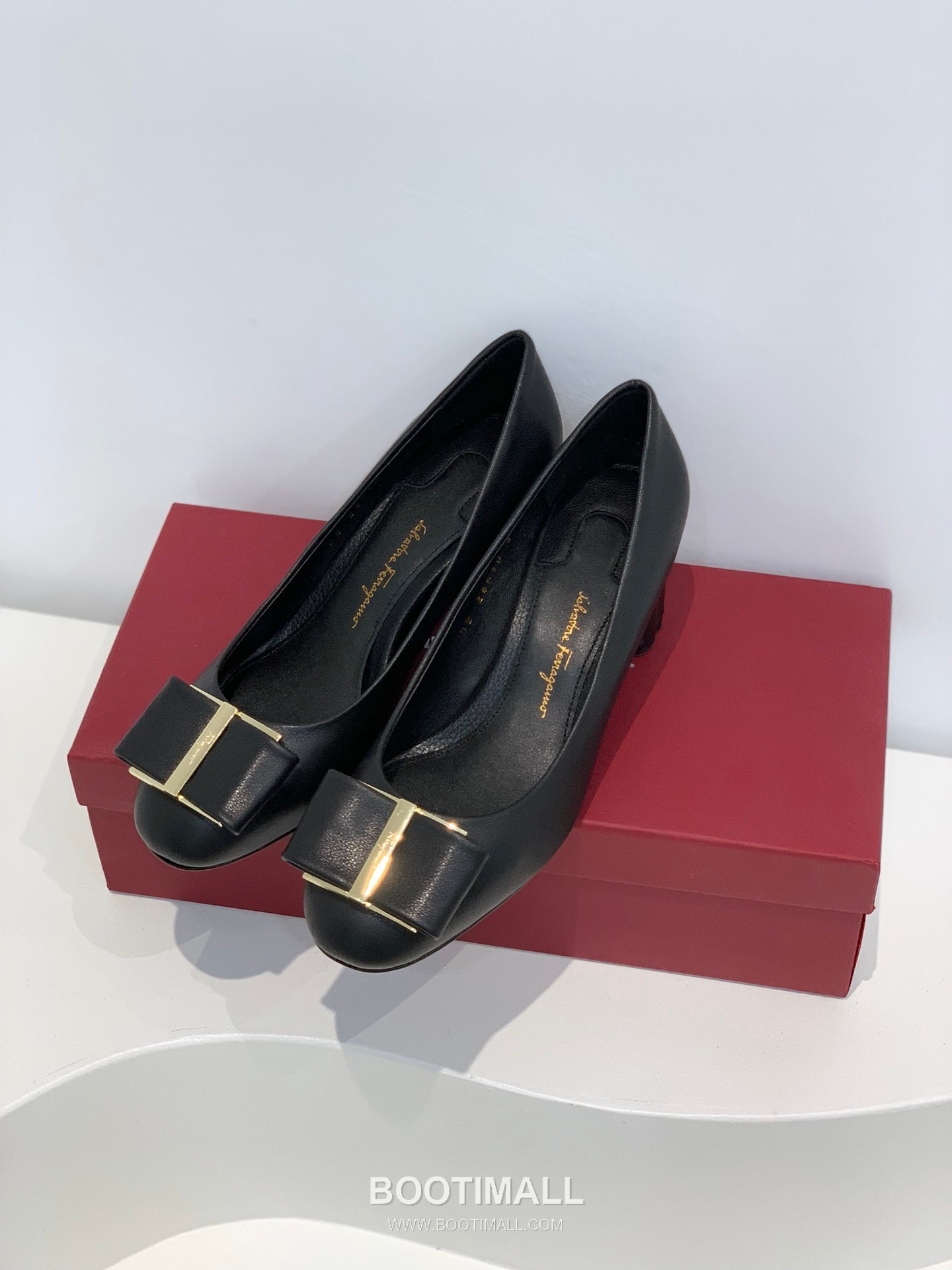 Salvatore Ferragamo Vara Bow Velvet Mid Heel Pumps 살바토레 페라가모 바라 리본 벨벳 미들 힐 펌프스 504845 5cm 6