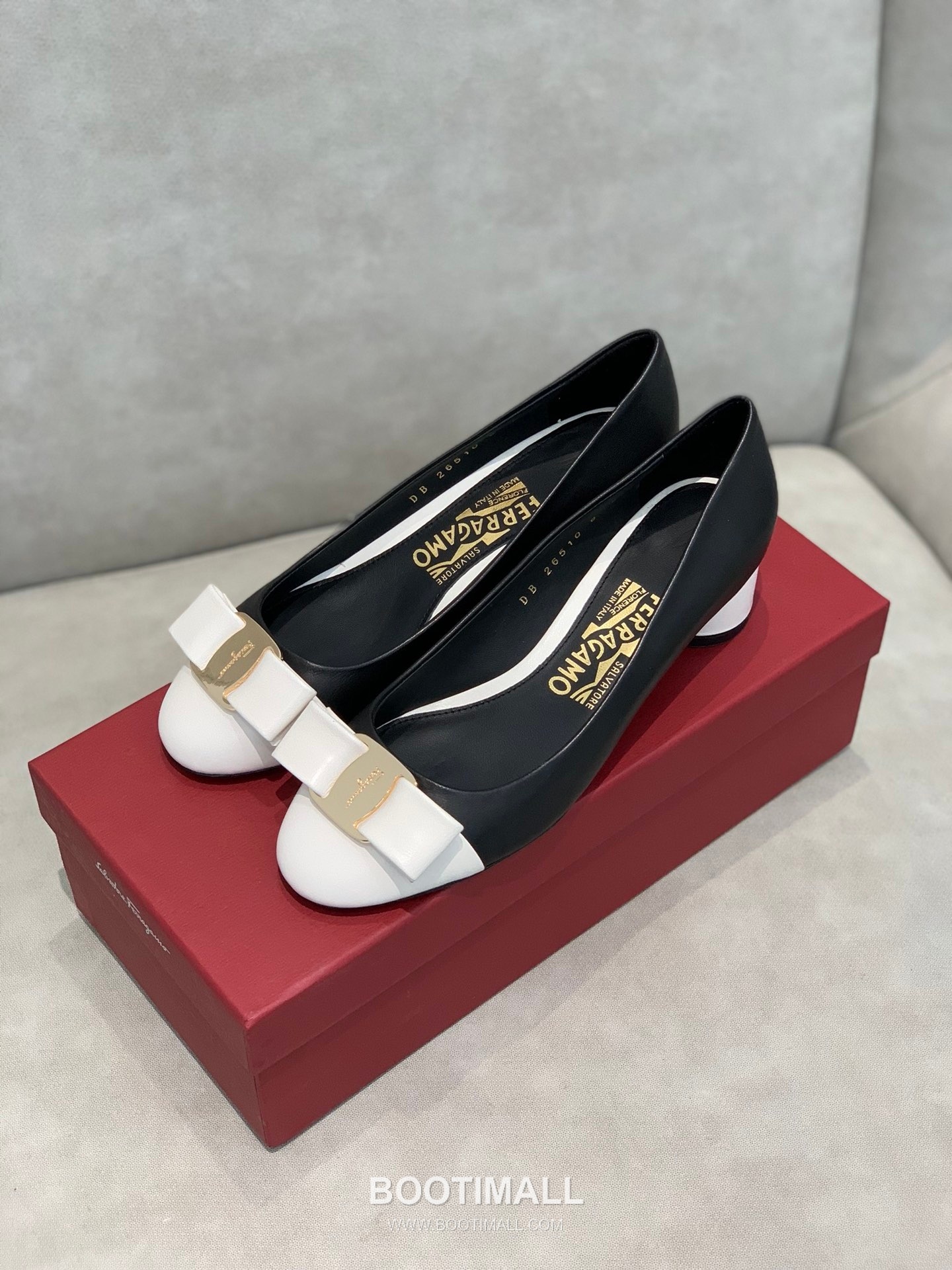 Salvatore Ferragamo Vara Bow Nappa Leather Mid Heel Pumps 살바토레 페라가모 바라 리본 나파 레더 미들 힐 펌프스 504845 3cm 1