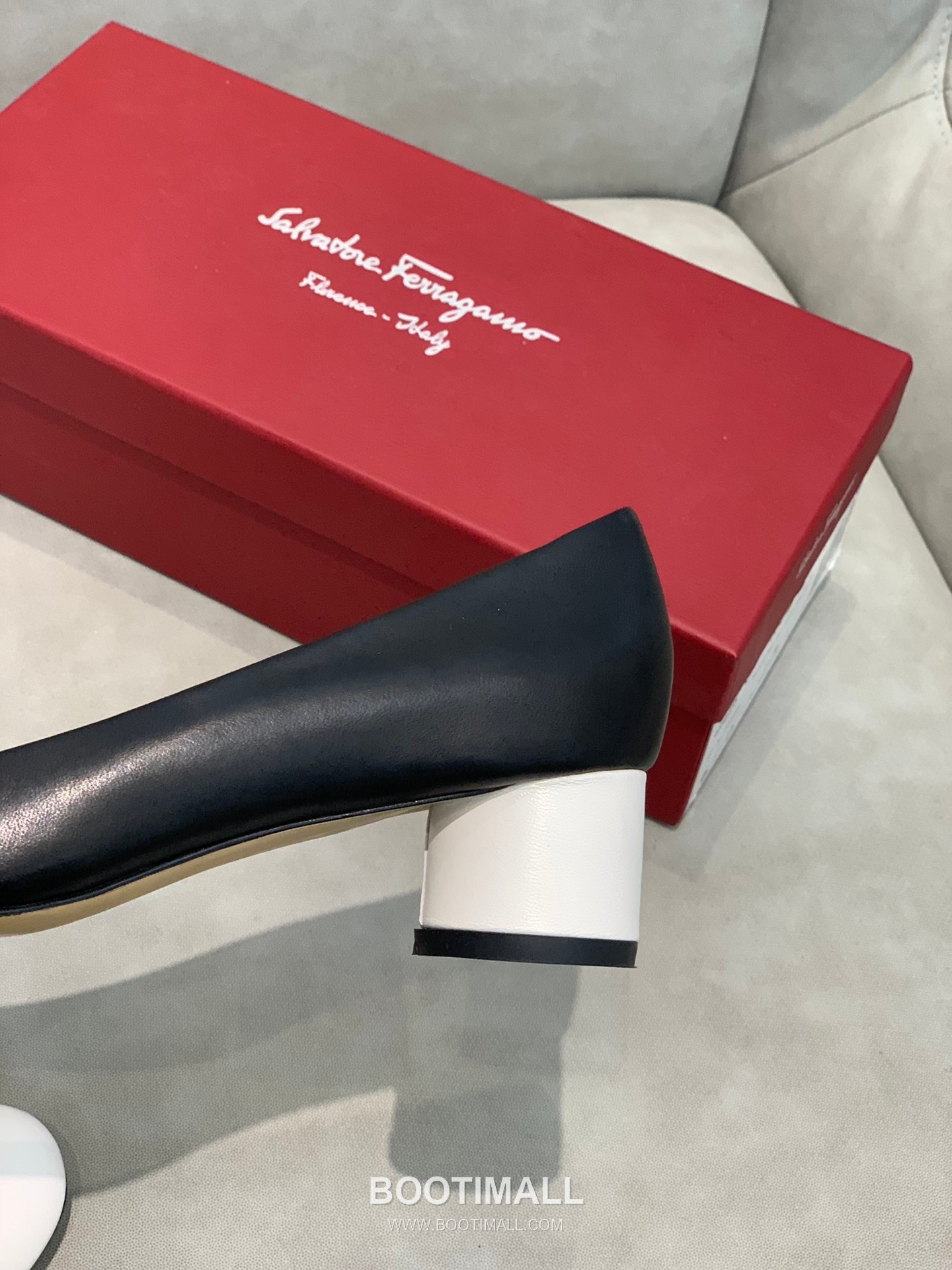 Salvatore Ferragamo Vara Bow Nappa Leather Mid Heel Pumps 살바토레 페라가모 바라 리본 나파 레더 미들 힐 펌프스 504845 3cm 7