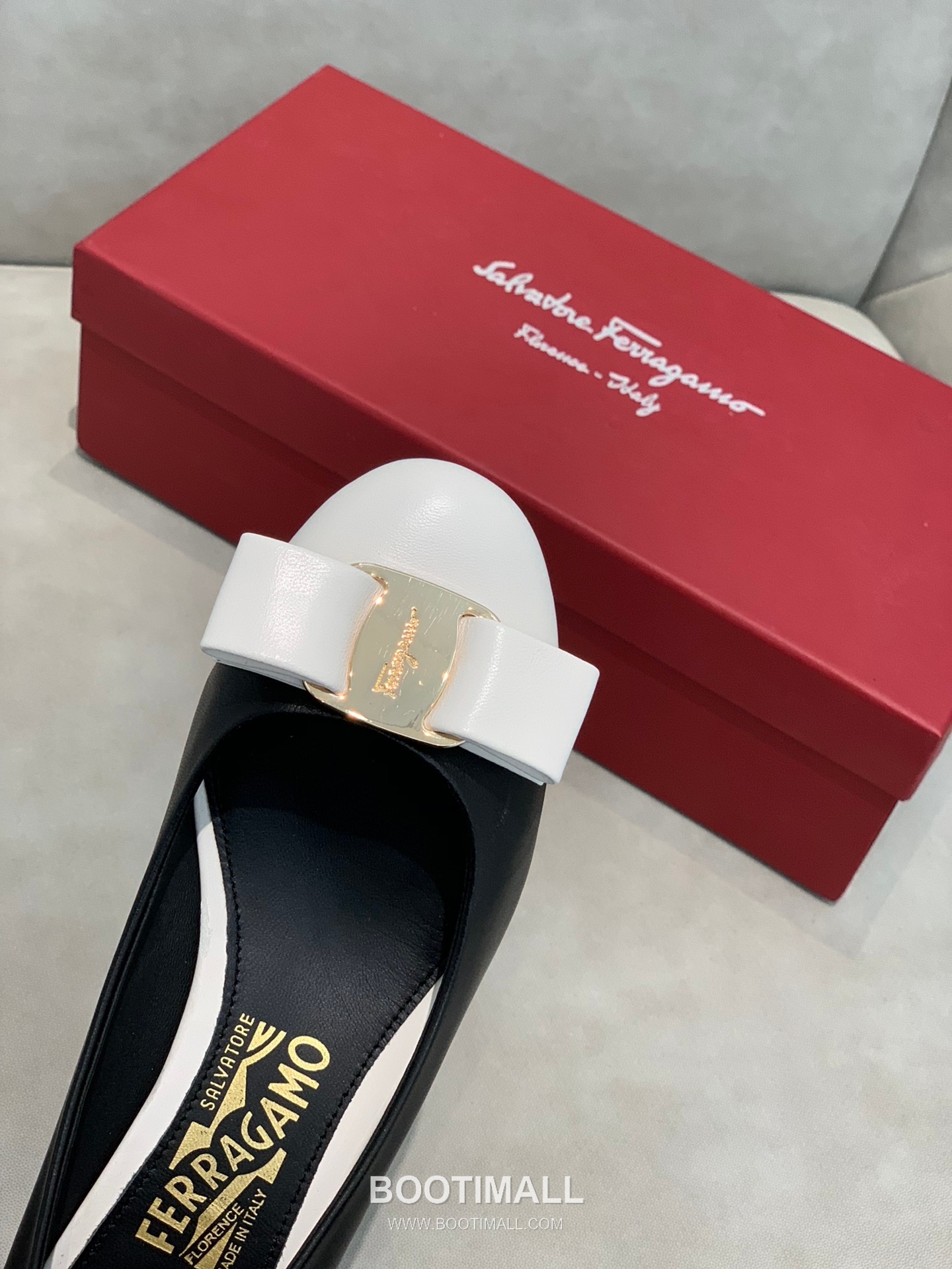 Salvatore Ferragamo Vara Bow Nappa Leather Mid Heel Pumps 살바토레 페라가모 바라 리본 나파 레더 미들 힐 펌프스 504845 3cm 8