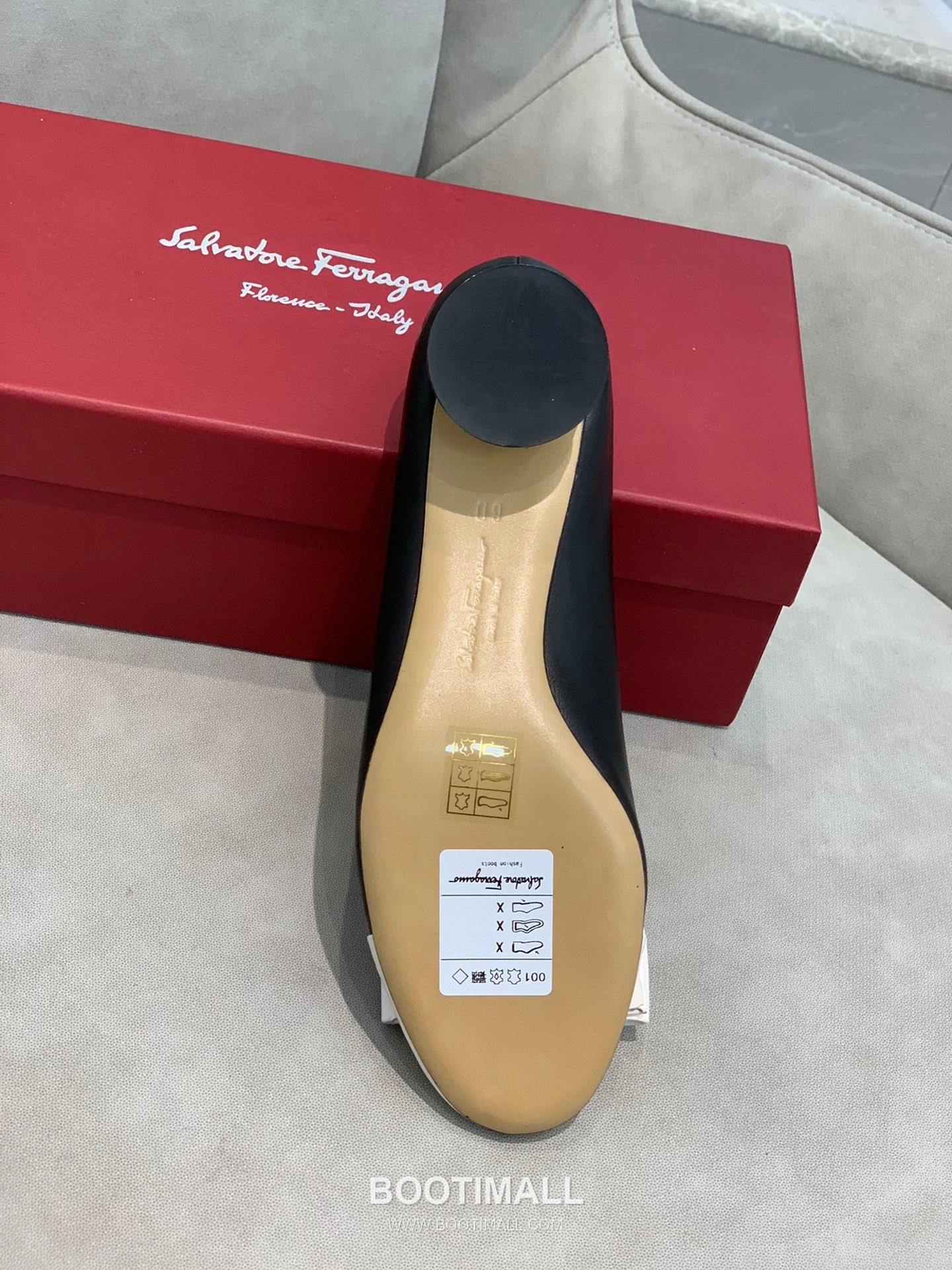 Salvatore Ferragamo Vara Bow Nappa Leather Mid Heel Pumps 살바토레 페라가모 바라 리본 나파 레더 미들 힐 펌프스 504845 3cm 9