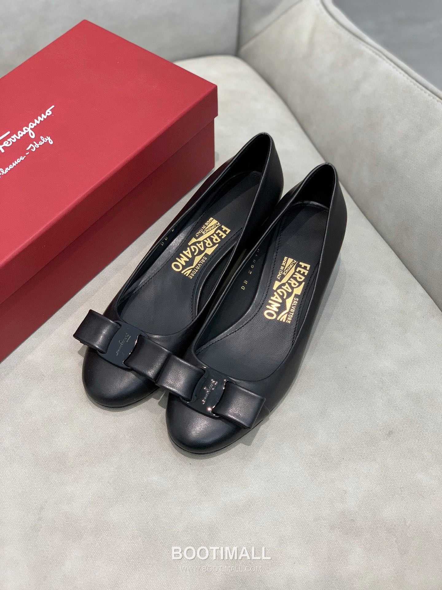 Salvatore Ferragamo Vara Bow Nappa Leather Mid Heel Pumps 살바토레 페라가모 바라 리본 나파 레더 미들 힐 펌프스 504845 3cm 2