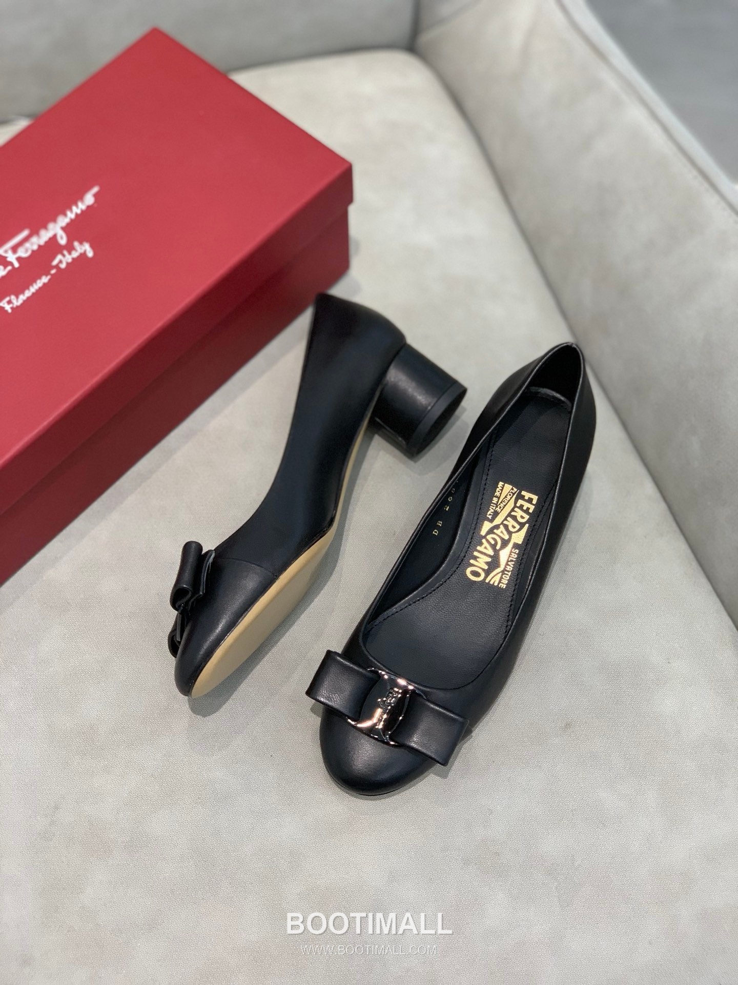 Salvatore Ferragamo Vara Bow Nappa Leather Mid Heel Pumps 살바토레 페라가모 바라 리본 나파 레더 미들 힐 펌프스 504845 3cm 3