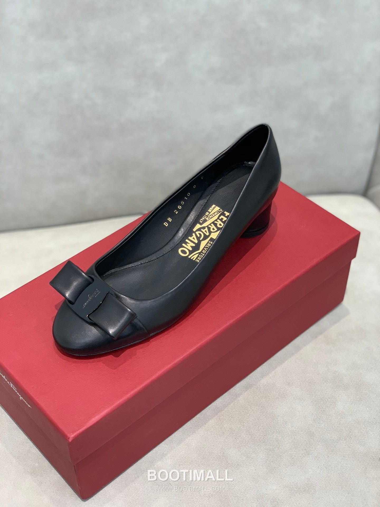 Salvatore Ferragamo Vara Bow Nappa Leather Mid Heel Pumps 살바토레 페라가모 바라 리본 나파 레더 미들 힐 펌프스 504845 3cm 5
