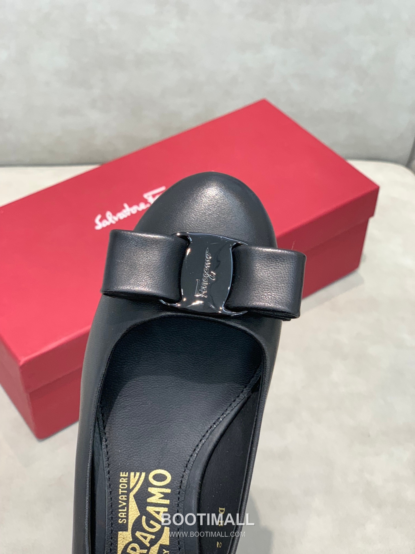 Salvatore Ferragamo Vara Bow Nappa Leather Mid Heel Pumps 살바토레 페라가모 바라 리본 나파 레더 미들 힐 펌프스 504845 3cm 6