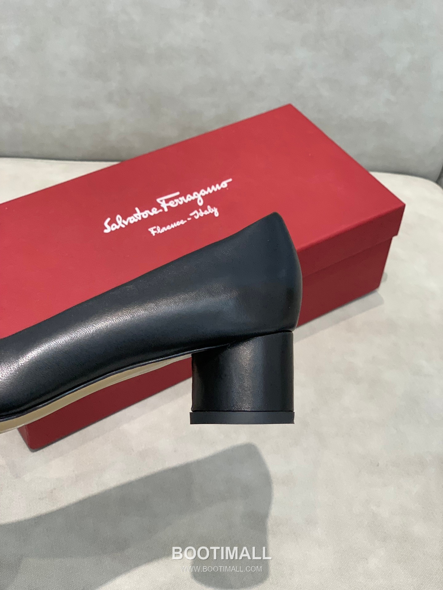 Salvatore Ferragamo Vara Bow Nappa Leather Mid Heel Pumps 살바토레 페라가모 바라 리본 나파 레더 미들 힐 펌프스 504845 3cm 7