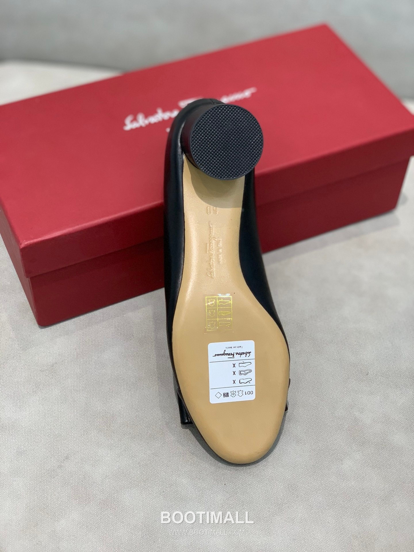 Salvatore Ferragamo Vara Bow Nappa Leather Mid Heel Pumps 살바토레 페라가모 바라 리본 나파 레더 미들 힐 펌프스 504845 3cm 8