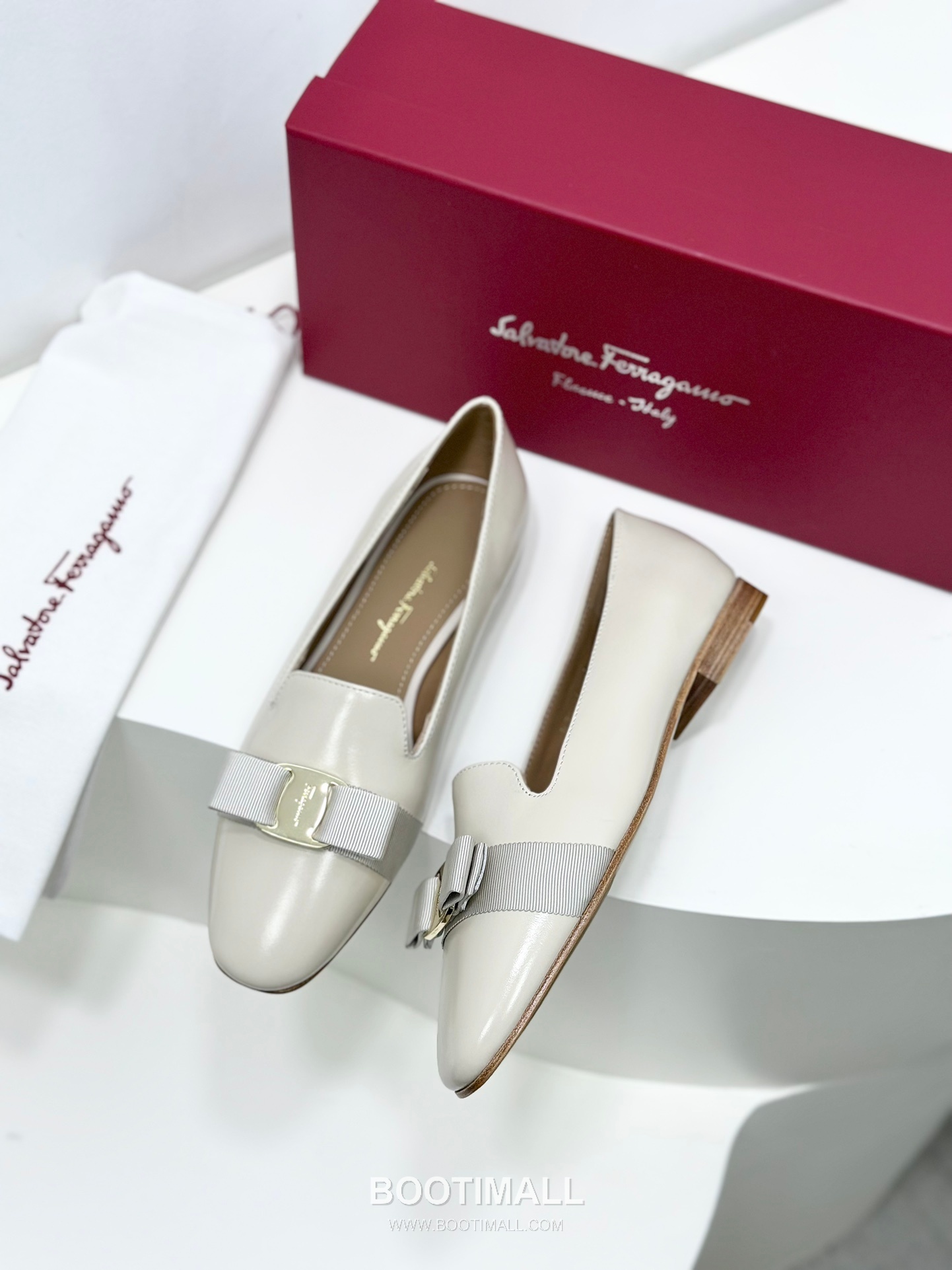 Salvatore Ferragamo Vara Bow Leather Loafer Flats 살바토레 페라가모 바라 리본 레더 로퍼 플랫 504845 1cm 3