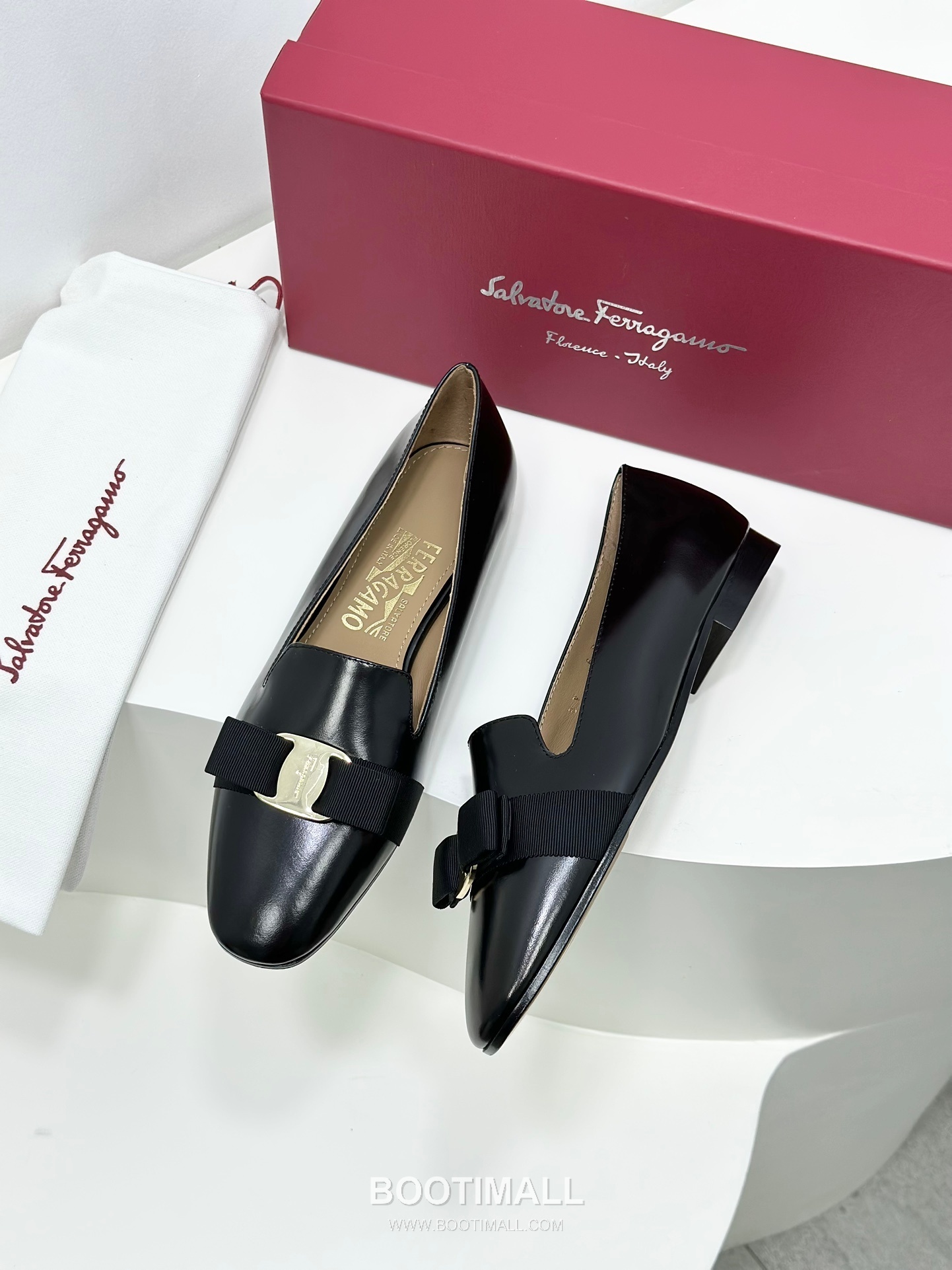 Salvatore Ferragamo Vara Bow Leather Loafer Flats 살바토레 페라가모 바라 리본 레더 로퍼 플랫 504845 1cm 3