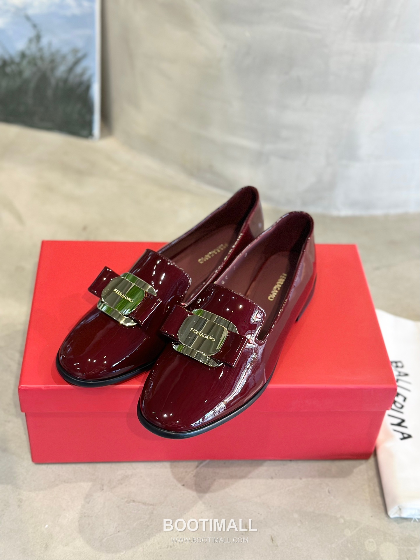 Salvatore Ferragamo Vara Bow Patent Leather Loafer Moccasins 살바토레 페라가모 바라 리본 페이턴트 레더 로퍼 모카신 555048 2cm 1