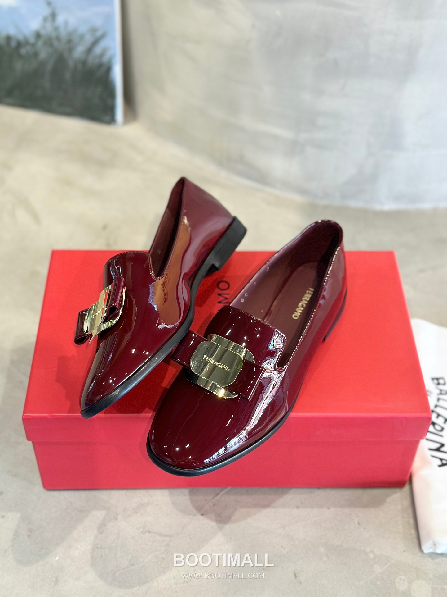 Salvatore Ferragamo Vara Bow Patent Leather Loafer Moccasins 살바토레 페라가모 바라 리본 페이턴트 레더 로퍼 모카신 555048 2cm 2