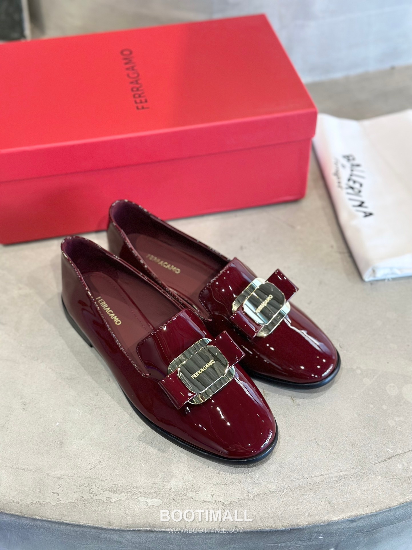 Salvatore Ferragamo Vara Bow Patent Leather Loafer Moccasins 살바토레 페라가모 바라 리본 페이턴트 레더 로퍼 모카신 555048 2cm 6