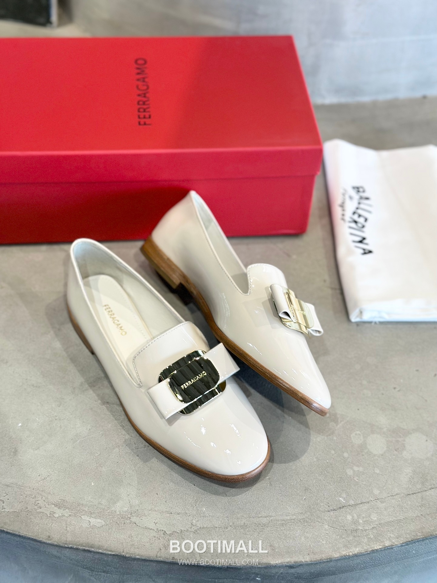 Salvatore Ferragamo Vara Bow Patent Leather Loafer Moccasins 살바토레 페라가모 바라 리본 페이턴트 레더 로퍼 모카신 555048 2cm 4