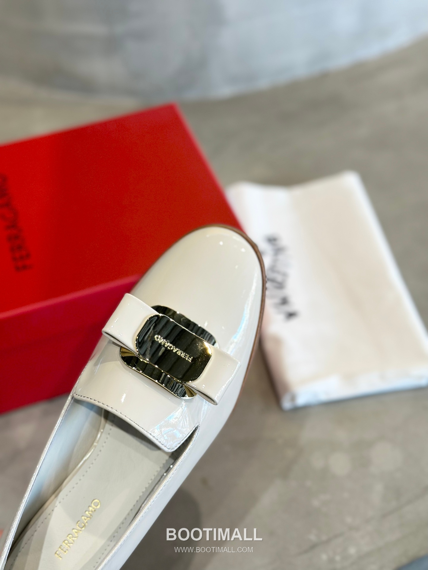 Salvatore Ferragamo Vara Bow Patent Leather Loafer Moccasins 살바토레 페라가모 바라 리본 페이턴트 레더 로퍼 모카신 555048 2cm 8