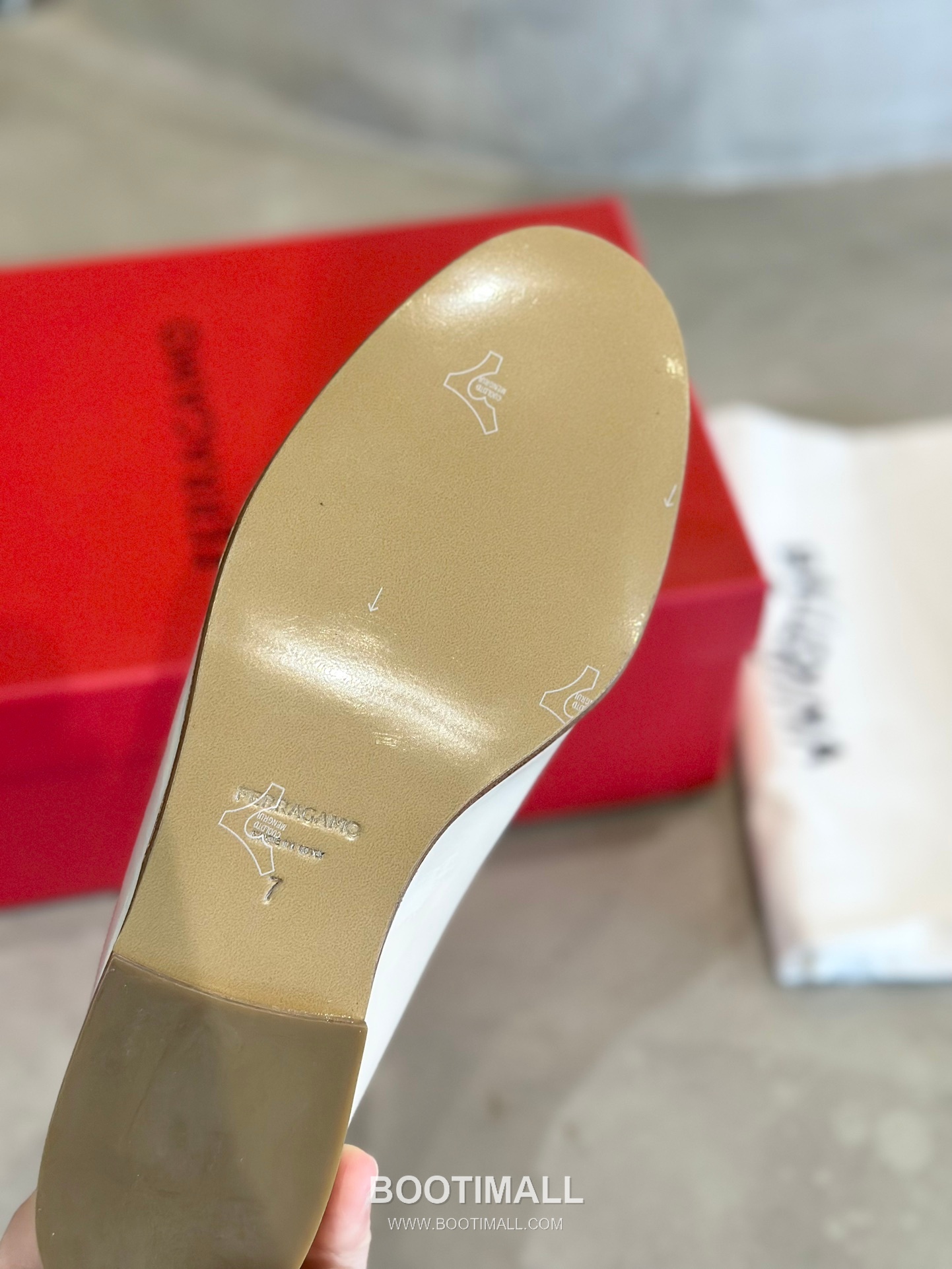 Salvatore Ferragamo Vara Bow Patent Leather Loafer Moccasins 살바토레 페라가모 바라 리본 페이턴트 레더 로퍼 모카신 555048 2cm 9