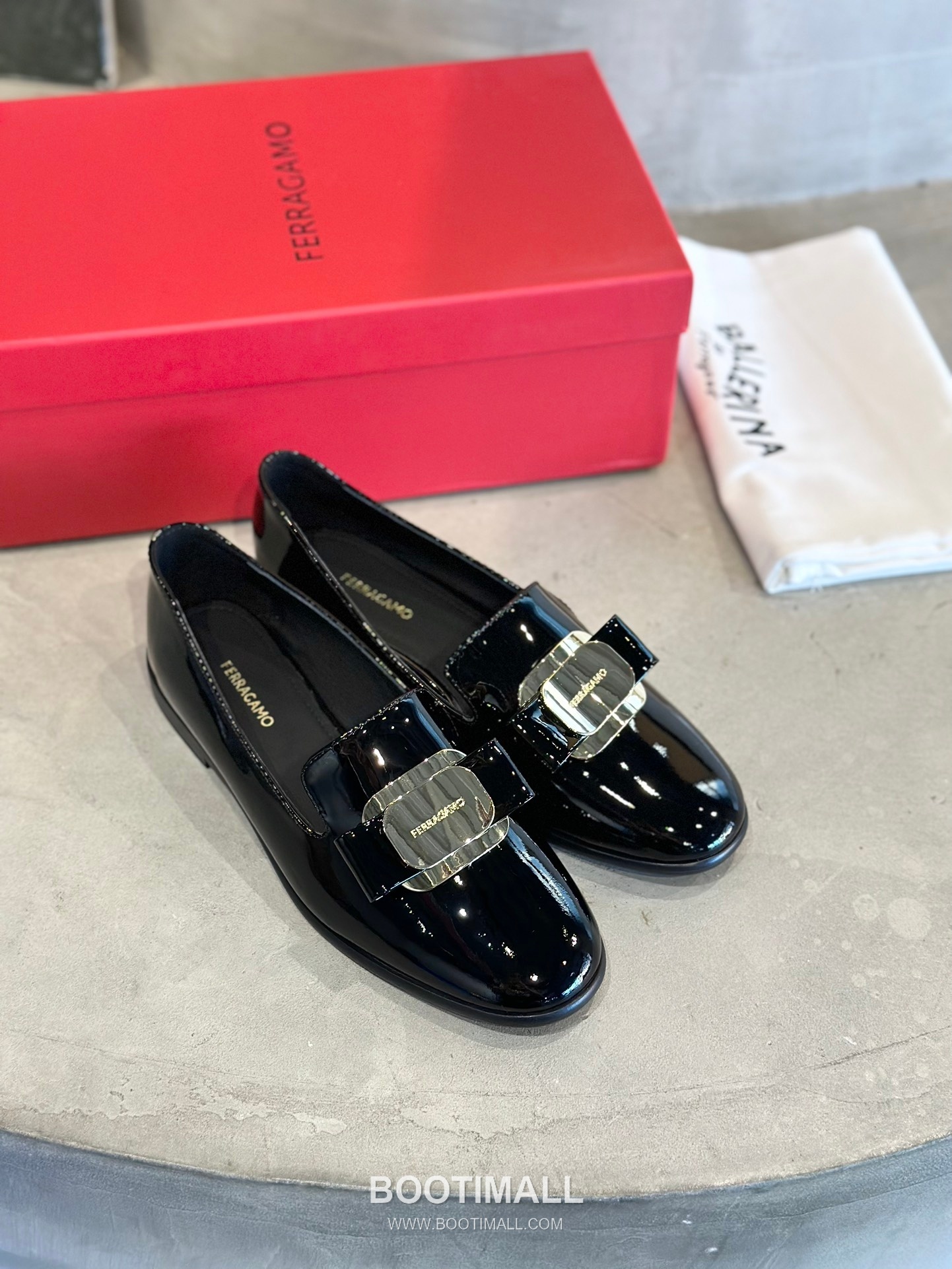 Salvatore Ferragamo Vara Bow Patent Leather Loafer Moccasins 살바토레 페라가모 바라 리본 페이턴트 레더 로퍼 모카신 555048 2cm 6