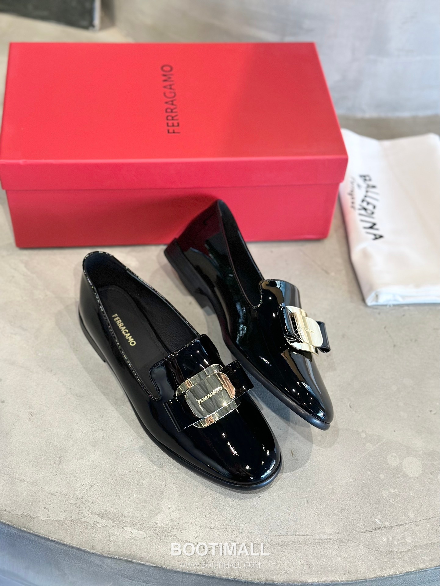 Salvatore Ferragamo Vara Bow Patent Leather Loafer Moccasins 살바토레 페라가모 바라 리본 페이턴트 레더 로퍼 모카신 555048 2cm 7