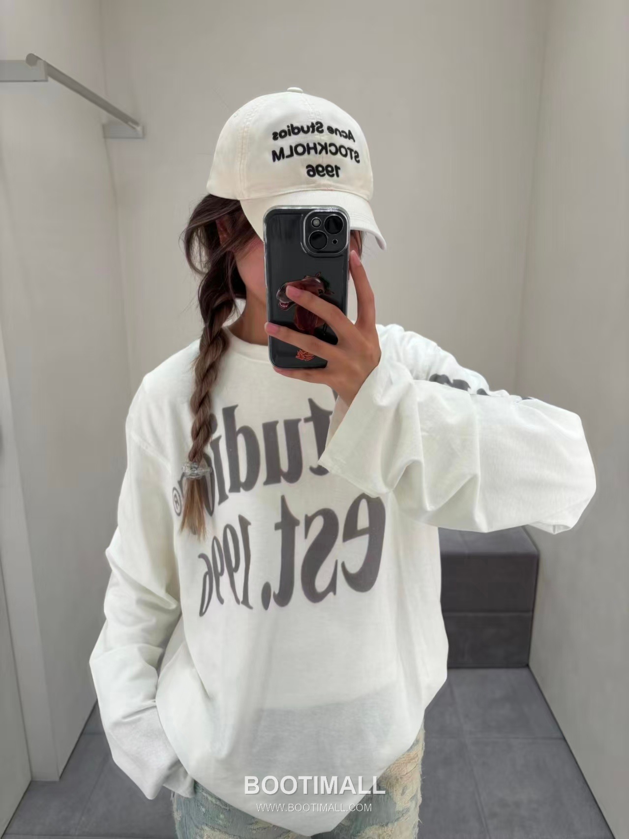 Acne Studios SS26 Distressed Logo Long Sleeve T-Shirt 아크네 스튜디오 SS26 디스트레스드 로고 롱슬리브 티셔츠 1