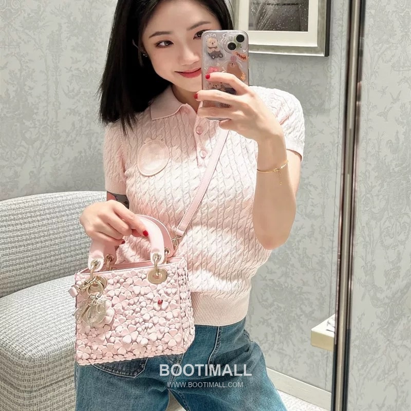 Dior Rococo CD Mother-of-Pearl Button Ribbed Cable-Knit Pink Short Sleeve Knit Top 디올 로코코 CD 자개 버튼 리브 케이블 니트 핑크 반팔 탑 4