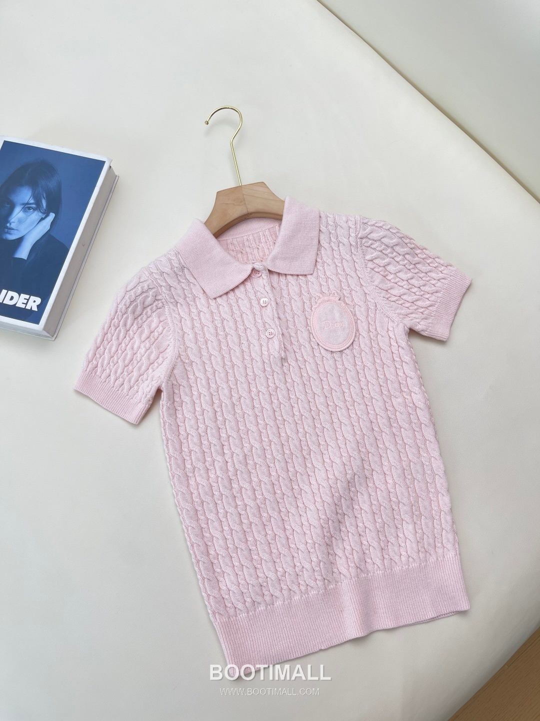 Dior Rococo CD Mother-of-Pearl Button Ribbed Cable-Knit Pink Short Sleeve Knit Top 디올 로코코 CD 자개 버튼 리브 케이블 니트 핑크 반팔 탑 12