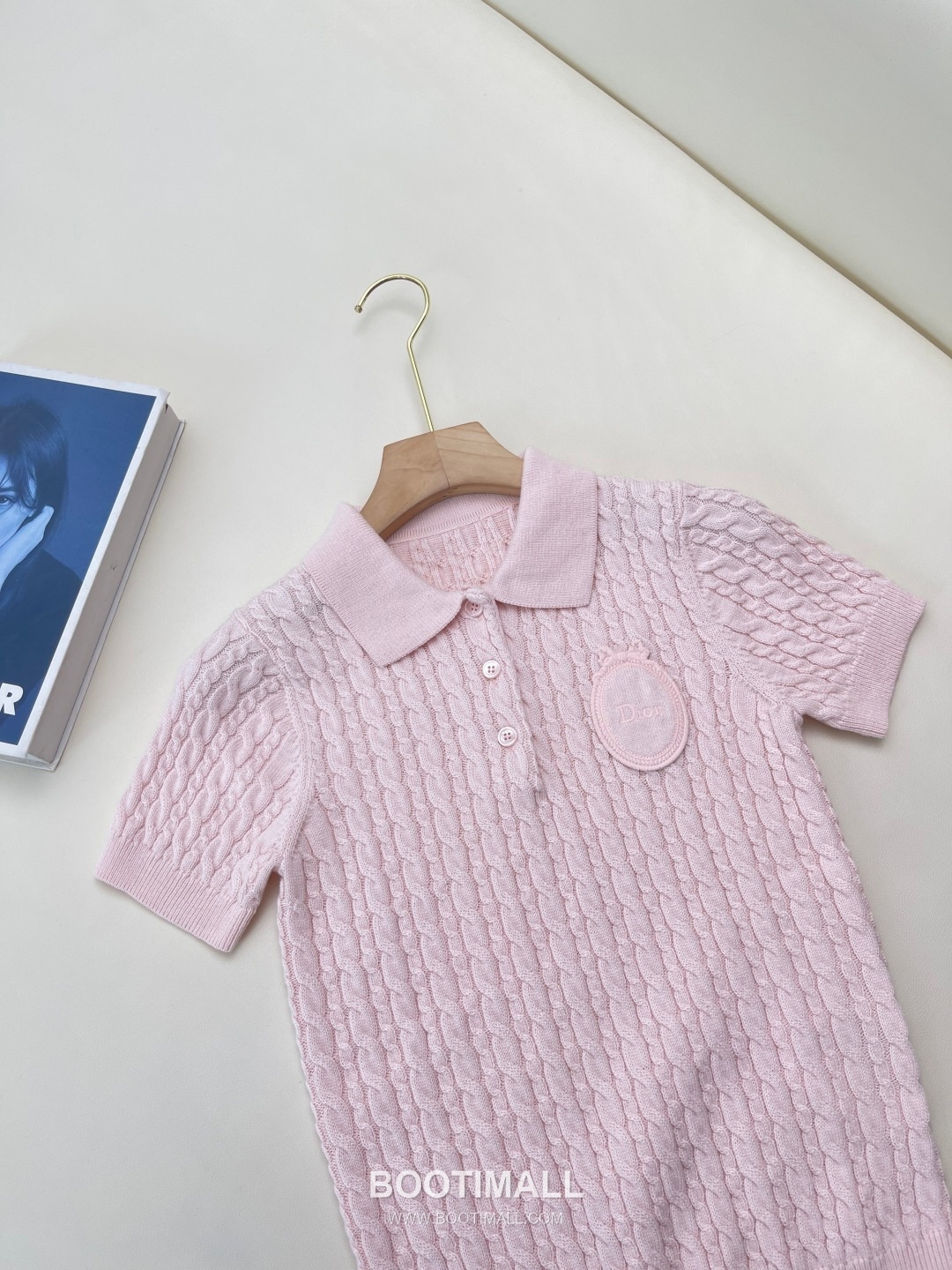 Dior Rococo CD Mother-of-Pearl Button Ribbed Cable-Knit Pink Short Sleeve Knit Top 디올 로코코 CD 자개 버튼 리브 케이블 니트 핑크 반팔 탑 14