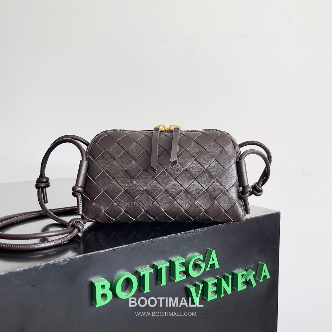 Bottega Veneta Concert Pouch Intrecciato Leather Mini Crossbody Bag 보테가베네타 콘서트 파우치 인트레치아토 가죽 미니 크로스백 18.5cm 1